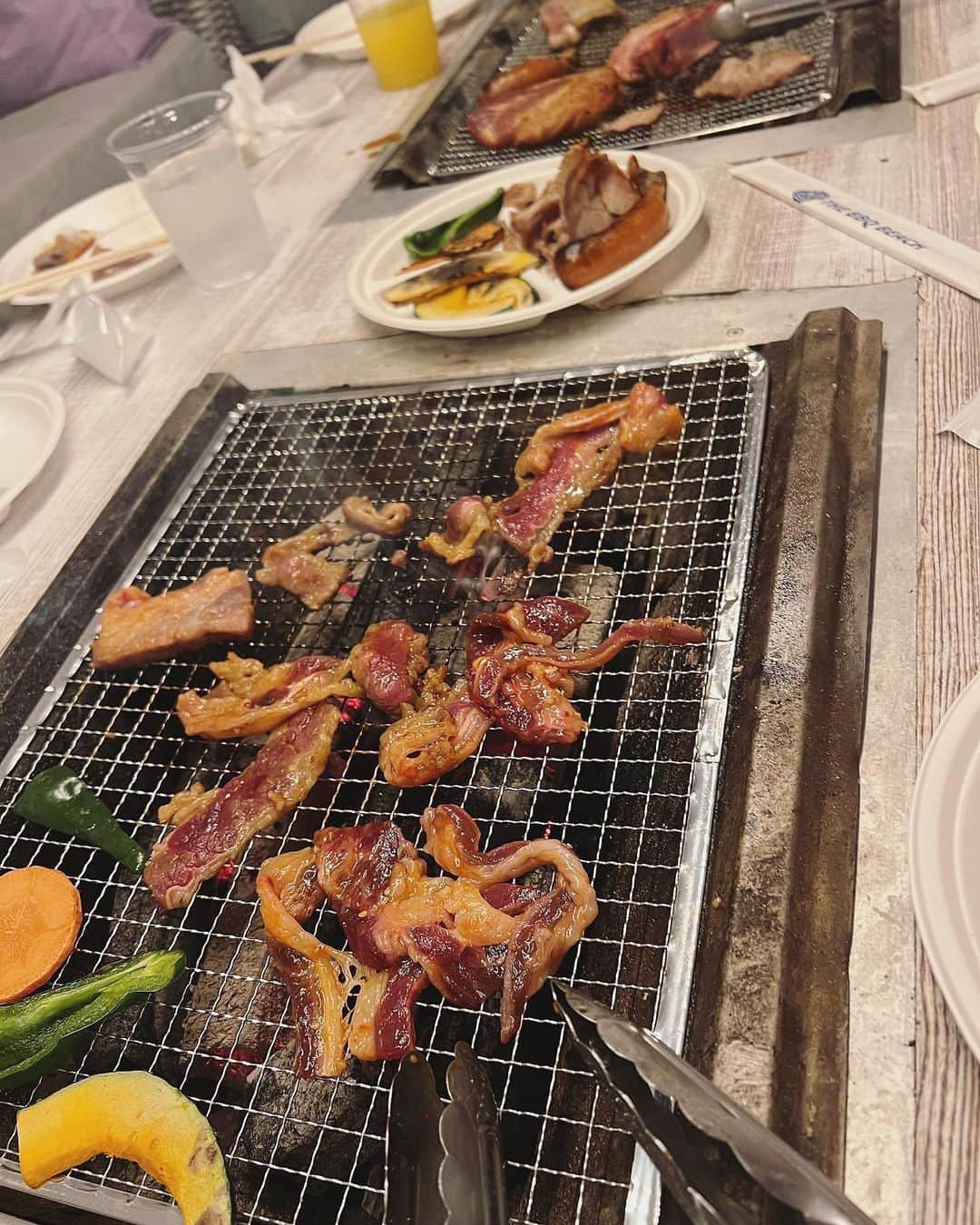 細田海友さんのインスタグラム写真 - (細田海友Instagram)「1年ぶりにいつもの メンバーでBBQ🍖🤍🤍🤍  子連れでも楽しめるスポット👦👧 @the.bbqbeach.toyosu  私は子供いないけど🤣🤣🤣笑  気の知れた仲間達で集まるのは 本当に最高で今年もとっても楽しかったぁぁぁ🤍🩵🤍  この日はThe BBQ BEACHと言う事で 海にも来ていけそうな　#SHEIN のワンピースで 決めてみました🌊🫶🩵🩵🩵  商品🆔 10458230  クーポン番号：JBV64 割引率：お買い上げ金額1～5,999円まではセール価格より15%OFF、6,000円以上は20%OFFが適用されます🫶 利用期限：６月末日  来年も同じメンバー達と変わらず わちゃわちゃ楽しめますように🫶🍖🩵🤍  #bbq#thebbqbeachtoyosu  #happybirthday#birthdaysuprise #dearmyfriend#ootd#fashion  #SHEINbeachvacay #SHEINswimvibes #SHEINforAll #ad#SHEINpartner #me#photooftheday #instadaily #iphoneonly #instagood #bestoftheday #picoftheday #photography#like4like #l4l #follow#followme#tagsforlike#photo#japanese#tokyo」6月8日 14時16分 - miyuu_bigbaby