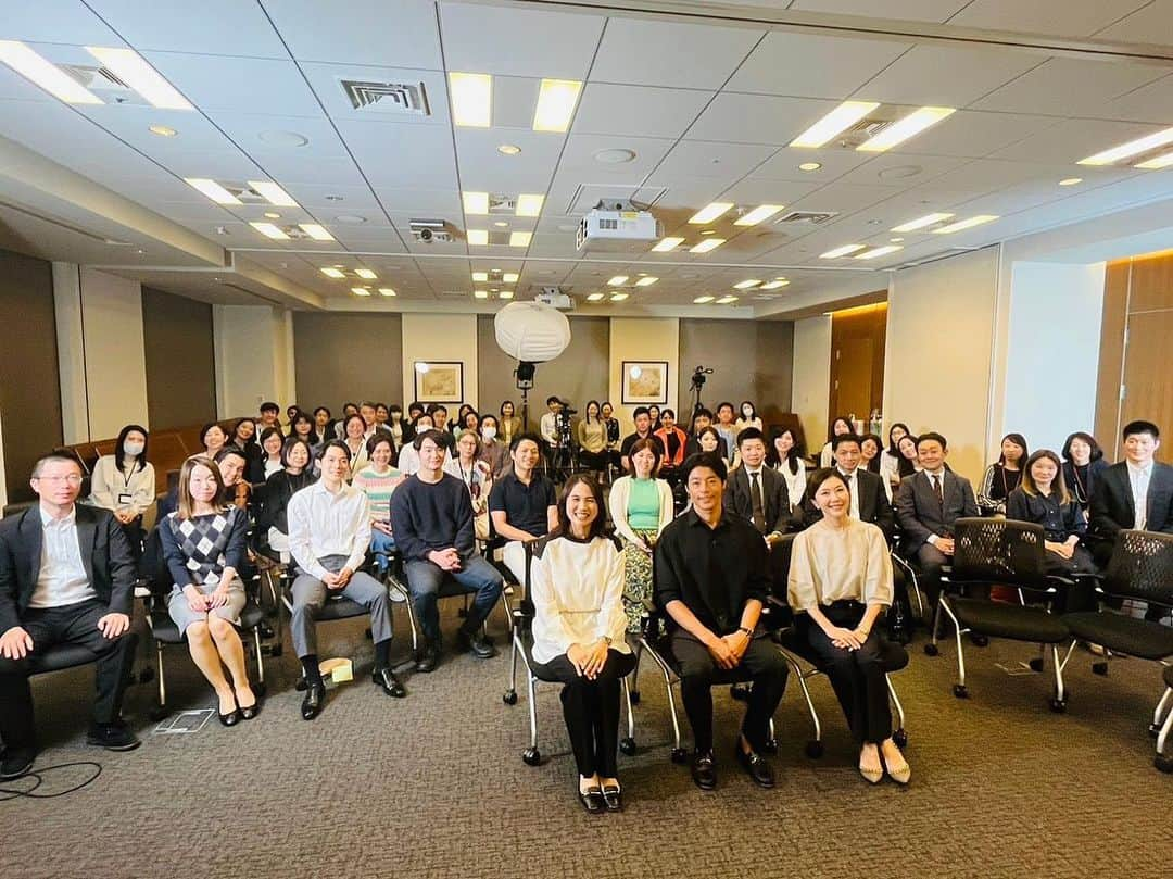 平野 早矢香さんのインスタグラム写真 - (平野 早矢香Instagram)「チューリッヒ生命主催 スペシャルトークセッション ゲスト出演させていただきました！！ 【オリンピアンに訊く、最強のマインドフルネス】 と題して、ミキハウスの同僚でもある羽根田卓也選手と楽しくトークさせていただきました✨ 深すぎる内容で…2人して話が止まらなくなってしまいました😂貴重な機会をありがとうございました😊 ・ #かなりの時差投稿 #すみません💦 #チューリッヒ生命 #スペシャルトークセッション #ゲスト出演させていただきました #羽根田卓也選手と #通称 #ハネタク #深い話で #楽しすぎました✨ #あと1時間は余裕で話せたねw #ハネタク #オリンピックに向けて #頑張って👍 #結婚もおめでとう㊗️」6月8日 14時18分 - sayakahirano0324