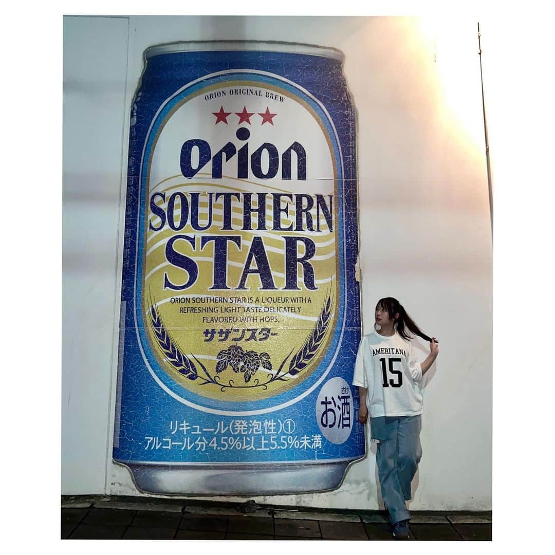 高柳明音のインスタグラム：「🍻  オリオンビールの壁  沖縄ーって感じ。  #オリオンビール  #沖縄 #石垣島 #シャツはRITAさん」