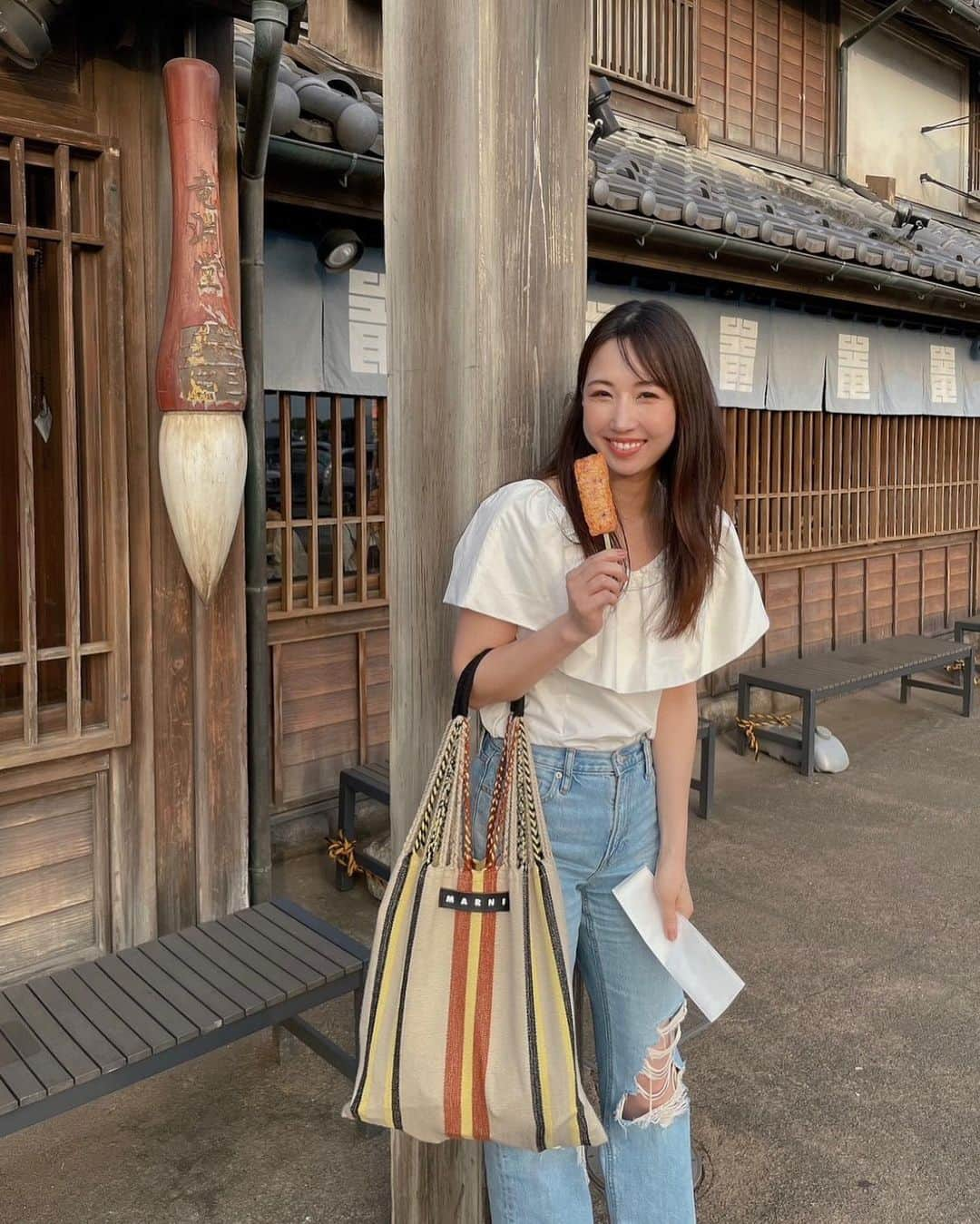 崎本ゆかりさんのインスタグラム写真 - (崎本ゆかりInstagram)「. 水と筆の前で揚げかま🧍🏻‍♀️ ところてんは売り切れー。笑  ついつい寄っちゃうSA。  #いつかの」6月8日 14時24分 - yukariiiin5