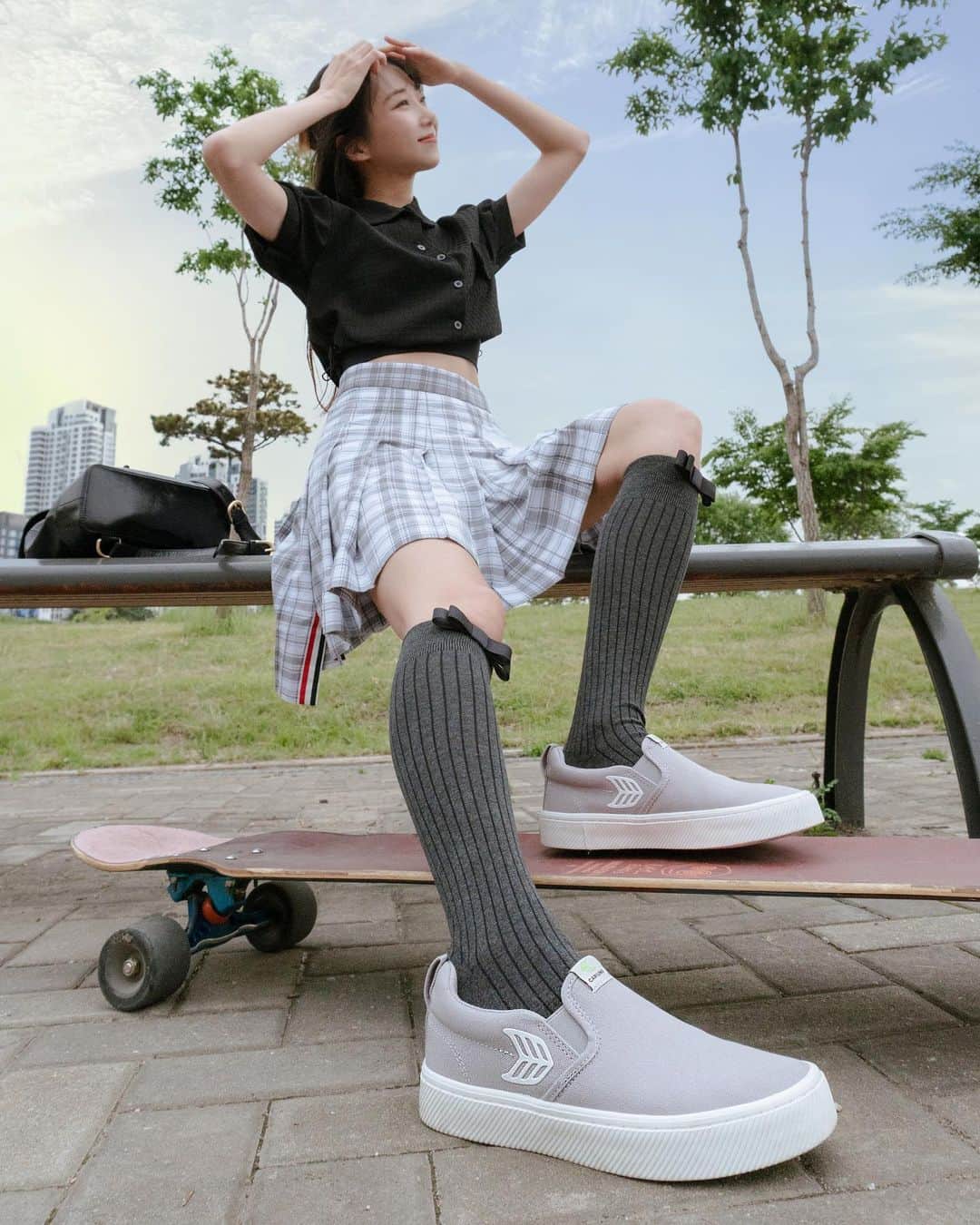 コ・ヒョジュのインスタグラム：「A day of longboarding and a picnic before it gets hotter. The combination of a tennis skirt, knee socks, and @Cariuma slip on canvas shoes adorable 🤍」