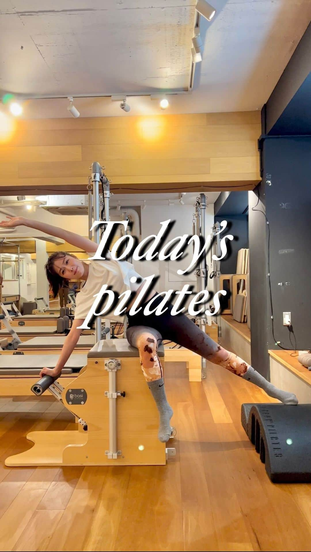 喜多よしかのインスタグラム：「【pilates】この日は久しぶりに色んな疲れが顕著に アレルギーとなって出てしまって🥲 顔も身体も浮腫んでパンパン🤣💦 深く眠れなかったり 自律神経乱れてるのも感じてて🥺  でもピラティスレッスンすると 呼吸深まって自律神経が整って 頭と体が少しずつ繋がってく感覚が しっかり感じられてリセット出来た…🔥  心と身体のメンテナンスにとても良い🙏🏻💓 ありがとうございました✨  #zenplace #ピラティス#マシンピラティス#リフォーマー#マインドフルネス#瞑想#自律神経を整える #東京ピラティス#喜多よしか#腸活#リフォーマーピラティス #リフォーマー動画#ピラティス動画#ピラティスレッスン#mindfulness #pilatesworkout」