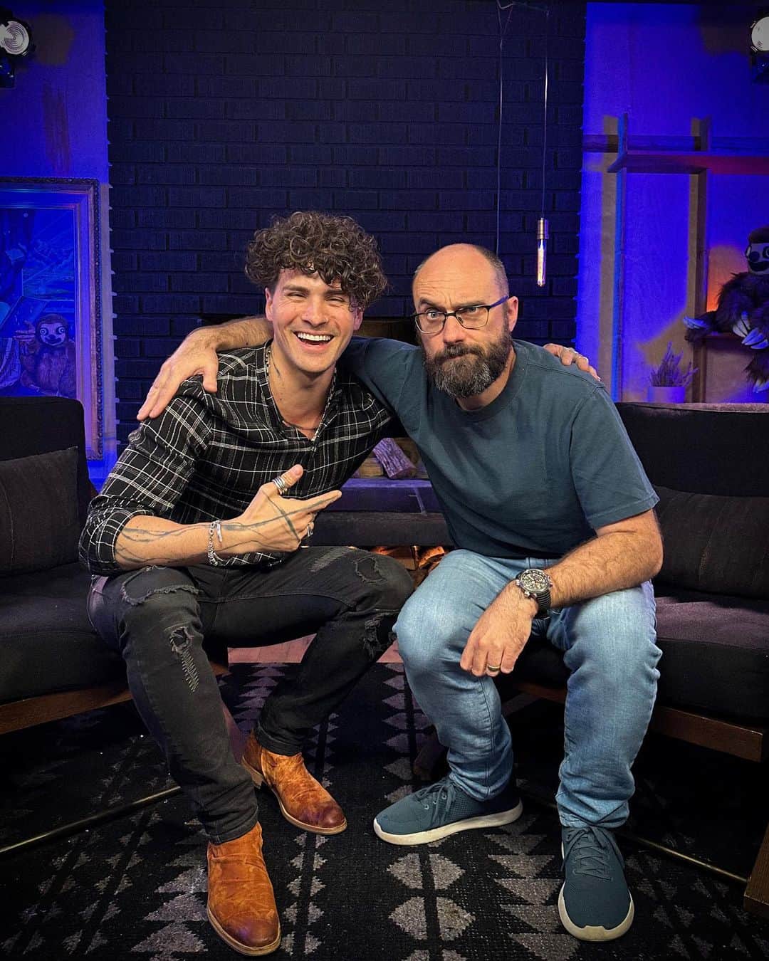 アンソニー・ペディラのインスタグラム：「i spent a day with VSAUCE… coming friday @electricpants」