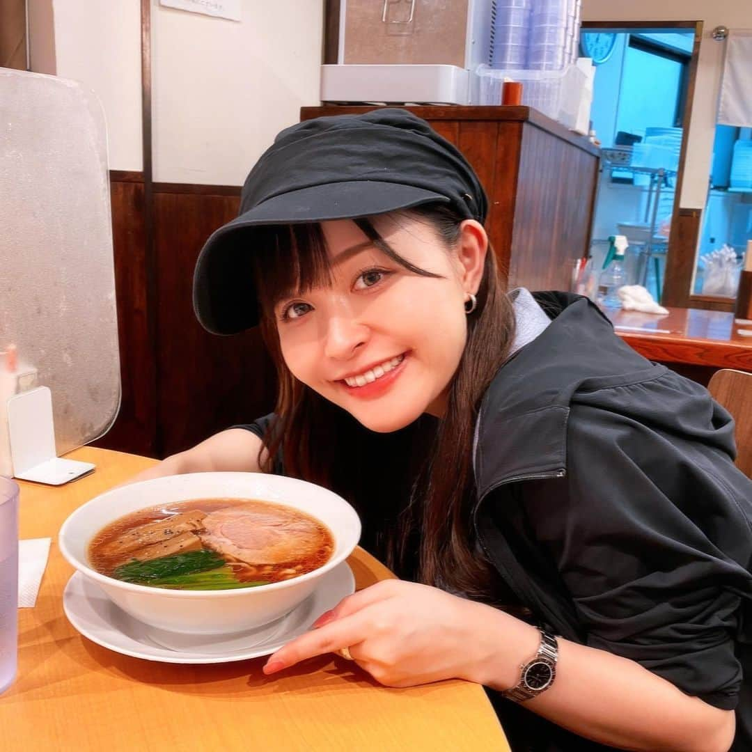 歩乃華（ほのらん）さんのインスタグラム写真 - (歩乃華（ほのらん）Instagram)「🍜 . みんなの地元のおすすめのラーメン教えて下さい！ てかこんな写真撮るのめずらし！わら 醤油ラーメン最高すぎた🩷  そして最近、 医療脱毛行ってきました🥹🖤 湘南は女性スタッフさん優しくて 施術メニュー豊富やから 何でもできて良き！ . 赤尾先生 @sbc_akao  いつもお世話になっております🙇 ありがとうございました😌 . 赤尾先生はSNSすごくて 二重の整形手術バズりまくってるので 皆さん是非観に行ってみて下さい⭐️  #美容 #美肌 #美意識 #湘南美容外科」6月8日 6時03分 - honoka7000