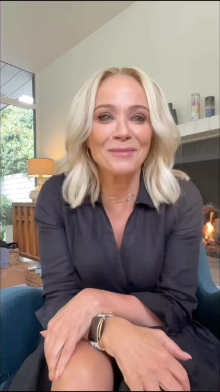 ローレン・ホリーのインスタグラム：「In just 2 days, THE LAKE Season 2 drops on @primevideo @primevideoca ‼️ Watch this very special message from the cast and if you follow these cottager rules, post your watch party pics and videos and I will share them on my story - don’t forget to tag me!  #thelakeonprimevideo #watchparty #mimsy 🛶☀️」