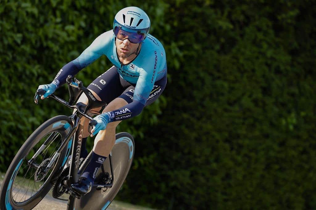 マーク・カヴェンディッシュのインスタグラム：「Back at it with @astanaqazaqstanteam.  A little Prologue TimeTrial in the legs tonight for the first stage of @zlmtour.  📸 @sprintcycling」
