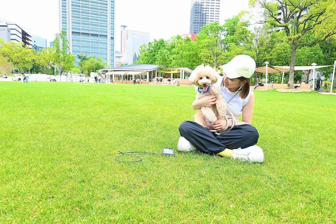 瀧本芹奈さんのインスタグラム写真 - (瀧本芹奈Instagram)「せりなにっき📝🤍 ꕀ だいすきなロアくんとの写真📸💎 もうすぐすっごく暑くなる時期なので 日中おでかけできるのは 本当にギリギリな時期🌼 ゆっくりと流れる時間が良かった😳 ꕀ #いぬすたぐらむ #わんこのいる生活  #関西おでかけ #ピクニック #神戸おでかけ #東遊園地」6月8日 6時44分 - serina_takimoto