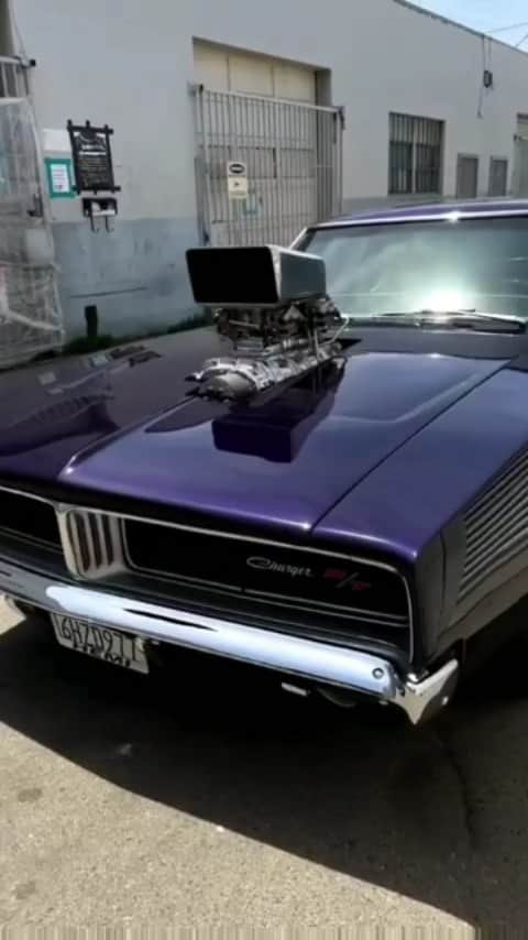 Classics Dailyのインスタグラム：「#dodge #charger Via @mello_racing_ _ #Classic #classics #Classiccar #classiccars #americanmuscle #Musclecar #Musclecars #car #cars」