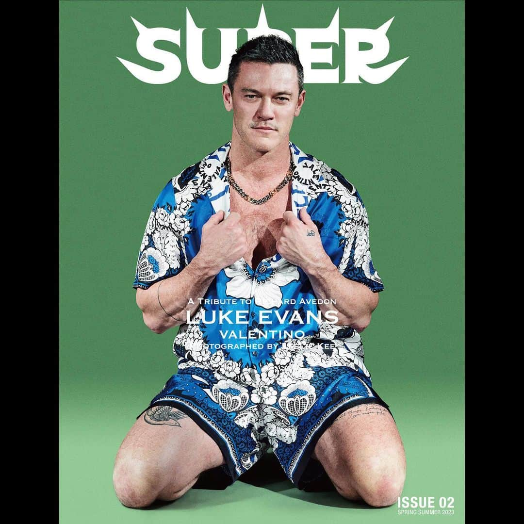 レスリー・キーさんのインスタグラム写真 - (レスリー・キーInstagram)「Super Magazine @supermagazinenyc  ★ 2023SS issue 02★  「A Tribute to Richard Avedon」 Celebrating on 15 May 2023, the 100th Birthday of legendary photographer Richard Avedon !  @avedonfoundation #richardavedon #avedon100 #superavedon #supermagazinenyc #lesliekee   LUKE EVANS @thereallukeevans   Photographed by @lesliekeesuper  Styling by @enosogohs  Hair Makeup by @hanjeehanjee  Magazine design by @yutanakajima_elm @shigerutheme @megsuzukitheme @enlightenment.1997 @hiro_sugiyama_enlightenment  Photo Retouching by Fight Club  Special thanks @frantomasr  Wardrobe : @maisonvalentino   @x8_gallery @asahi_fashion #lukeevansfans #lukeevans」6月8日 7時14分 - lesliekeesuper