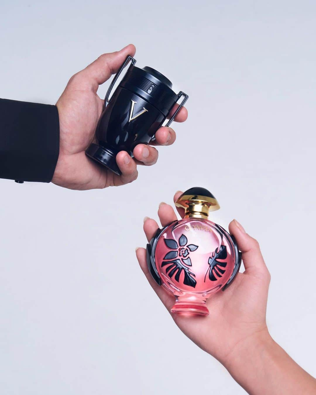 Jonas Sulzbachさんのインスタグラム写真 - (Jonas SulzbachInstagram)「O amor é a força mais sutil do mundo 🤍 @pacorabanne apresenta sua mais nova fragrância, o Invictus Victory Elixir: intenso, poderoso e magnético. Tenho certeza que você gostaria de receber um perfume lendário como esse nesse dia dos namorados.  #Invictus #PacoRabanneParfums   publicidade」6月8日 7時16分 - jonassulzbach