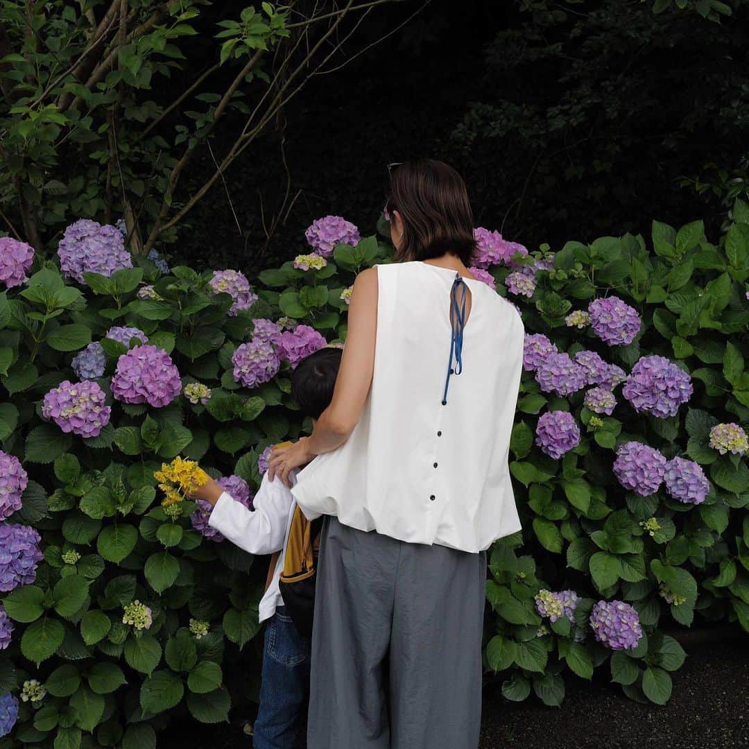 中川珠里さんのインスタグラム写真 - (中川珠里Instagram)「. 紫陽花が綺麗でした🩶  ランチに飽きたら子どもたち芝生で遊べるし ここよかったなぁ✨」6月8日 7時49分 - juri1104