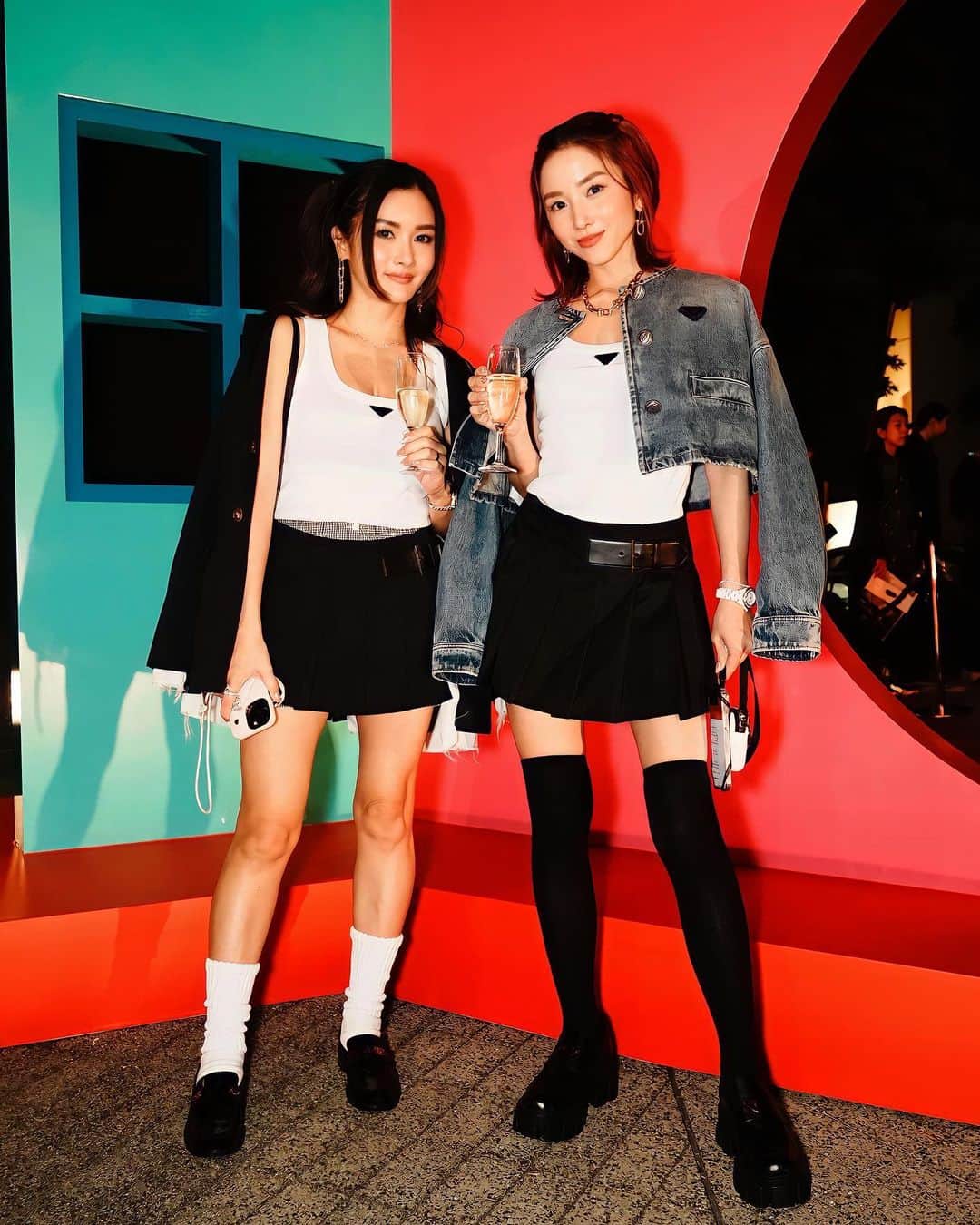 福王寺彩野のインスタグラム：「たーちゃん @tkco と @prada のpartyへ🥂✨✨ おそろコーデ＆同じ髪型にしてみました😆🙌❤️ テーマはt.A.T.uです🤣👯爆‍（☜その場で考えたけどwこの曲‼︎みんな覚えてる⁇伝説の2人組👭😂） 最後まで居られなかったけど楽しかった〜🥰 たーちゃんは全身PRADA❤️‍🔥 私は同じくプラダのタンク＆スカート＆パンツに、SEAのジャケットとルーズソックス合わせました🫶 #prada #pradagalleria #party #matchingoutfits #twins #tatu #プラダ #表参道 #お揃い #双子コーデ #y2k #リアルy2k」