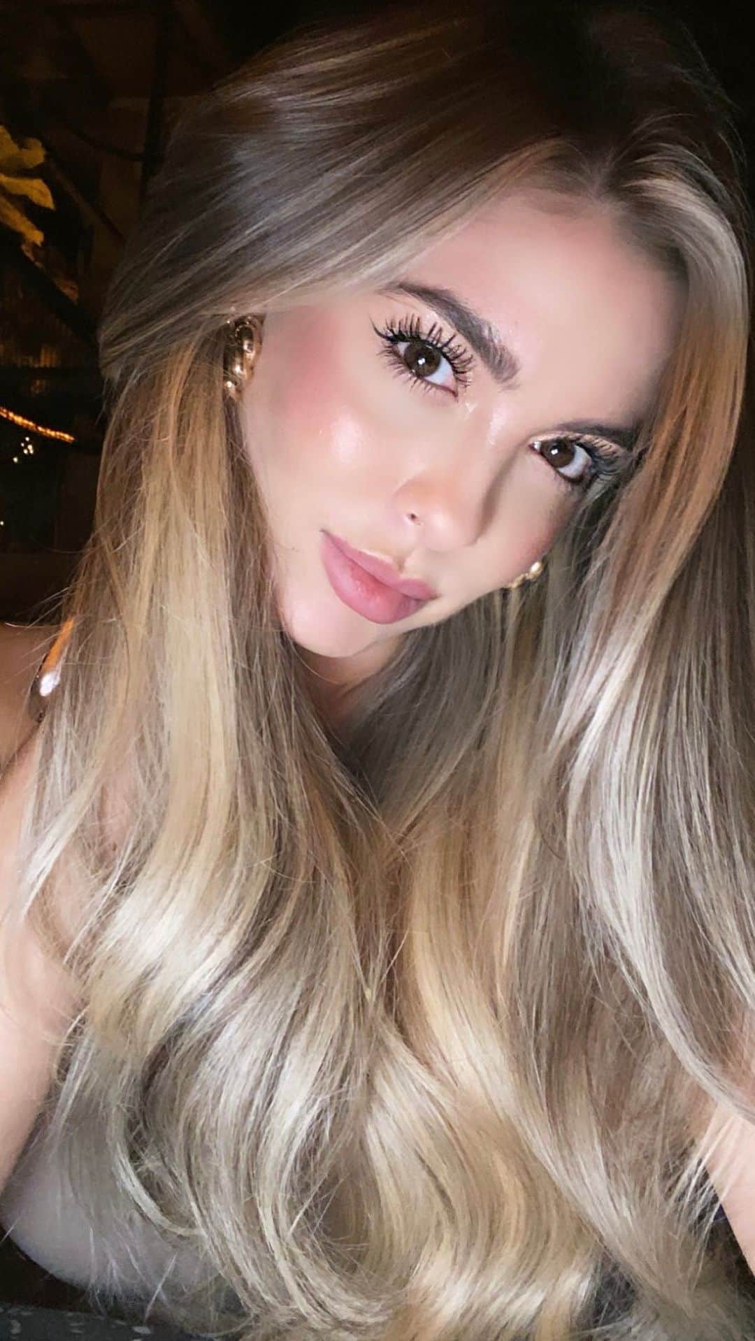 サンドラ・バレンシアのインスタグラム：「Volviendo a este color que amo 💁🏼‍♀️ Gracias @mujer_bonita90 por hacerlo tal cual cómo me lo soñaba 🧡🤗」