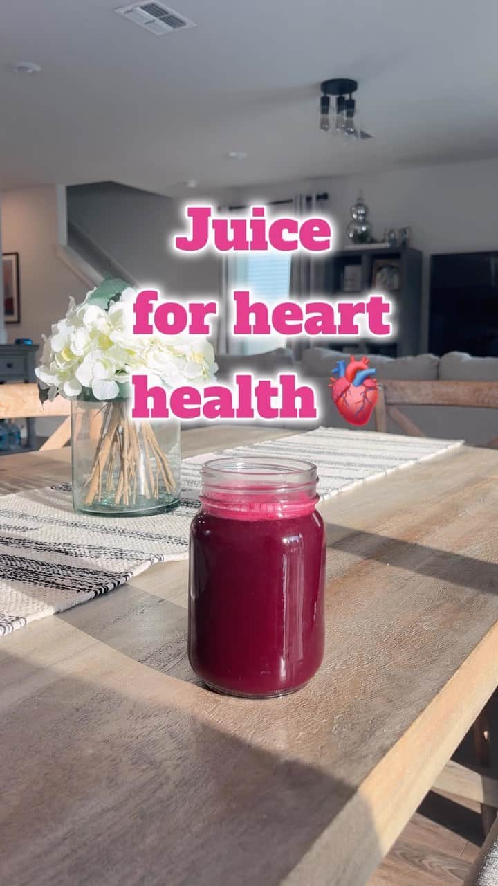 ケイラ・フィリップスのインスタグラム：「A healthy outside starts from the inside. 🫀  Use my code KAYLA10 for 10% off your @namawell   𝐋𝐢𝐧𝐤 𝐢𝐧 𝐛𝐢𝐨  #Namawellpartner  #juicejourney #beets #cabbage #blueberries #health #healthylifestyle #cleaneats #juicing #juice #detox #vegan #healthylifestyle #juicecleanse #healthy #plantbased #health #juicingforhealth #healthyfood #coldpressedjuice #greenjuice #organic #freshjuice #wellness #cleanse #smoothie #fresh #weightloss #healthyliving」