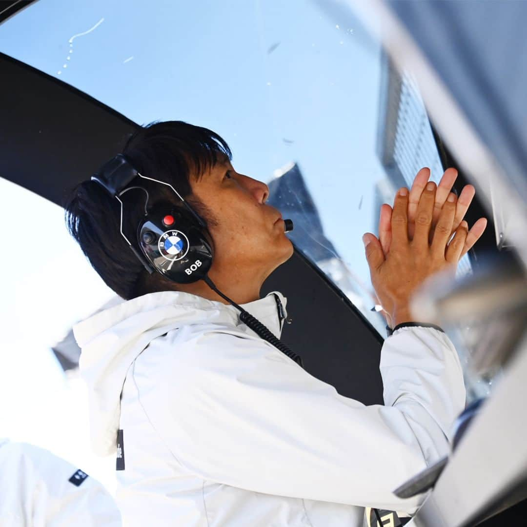 BMW Japanさんのインスタグラム写真 - (BMW JapanInstagram)「AUTOBACS SUPER GT 2023 SERIES Round 3 SUZUKA GT 450kmRACE 2023/6/03-04  予選日に続き決勝日も朝から青空に包まれた鈴鹿サーキット。決勝に先立って行われたウォームアップ走行は荒選手からスタートし、柳田選手へ交代。決勝へ向けたセットアップの確認を行なった。  54周目にGT500クラスとGT300クラスが接触し大クラッシュし、即時SCが導入されレッドフラッグ。このままレース終了となり、今期初優勝を獲得した。  ドライバーズインタビューや詳細は @bmwjapan アカウントトップのURLからチェック。  #BMW #BMWjapan #駆けぬける歓び #BMWM #SuperGT #TeamStudie #BMWTeamStudie #BMWmotorsport #SupergGTcameraclub  #StudieBMWM4 #荒聖治 #柳田真孝 #brunospengler #鈴鹿サーキット #鈴鹿」6月8日 9時00分 - bmwjapan