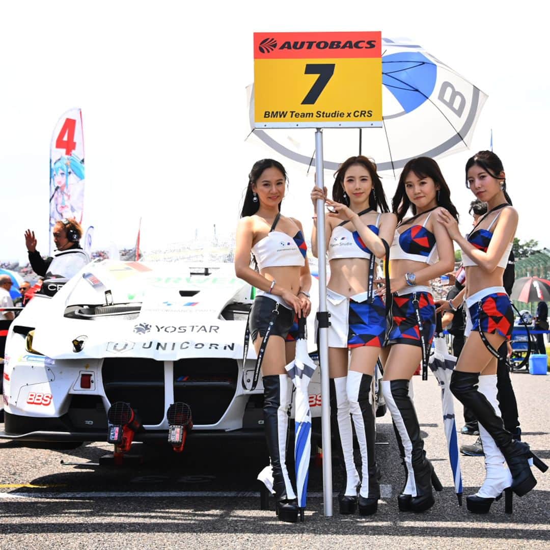 BMW Japanさんのインスタグラム写真 - (BMW JapanInstagram)「AUTOBACS SUPER GT 2023 SERIES Round 3 SUZUKA GT 450kmRACE 2023/6/03-04  予選日に続き決勝日も朝から青空に包まれた鈴鹿サーキット。決勝に先立って行われたウォームアップ走行は荒選手からスタートし、柳田選手へ交代。決勝へ向けたセットアップの確認を行なった。  54周目にGT500クラスとGT300クラスが接触し大クラッシュし、即時SCが導入されレッドフラッグ。このままレース終了となり、今期初優勝を獲得した。  ドライバーズインタビューや詳細は @bmwjapan アカウントトップのURLからチェック。  #BMW #BMWjapan #駆けぬける歓び #BMWM #SuperGT #TeamStudie #BMWTeamStudie #BMWmotorsport #SupergGTcameraclub  #StudieBMWM4 #荒聖治 #柳田真孝 #brunospengler #鈴鹿サーキット #鈴鹿」6月8日 9時00分 - bmwjapan