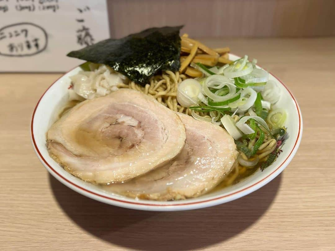 SUSURUさんのインスタグラム写真 - (SUSURUInstagram)「こういう麺が食べたかったんだよなあ。 小岩の自家製麺 ご藤さん。 #susuru_tv #自家製麺ご藤  #小岩 #東京 #中華そば大盛り #超うまい  #ラーメン #らーめん #ramen #ラーメン部 #ramennoodles #毎日ラーメン生活 #麺スタグラム #japaneseramen #japanramen #foodstagram #foodie #noodles #instanoodle #instaramen #instafood #東京ラーメン #自家製麺 #ワシワシ麺」6月8日 9時07分 - susuru_tv