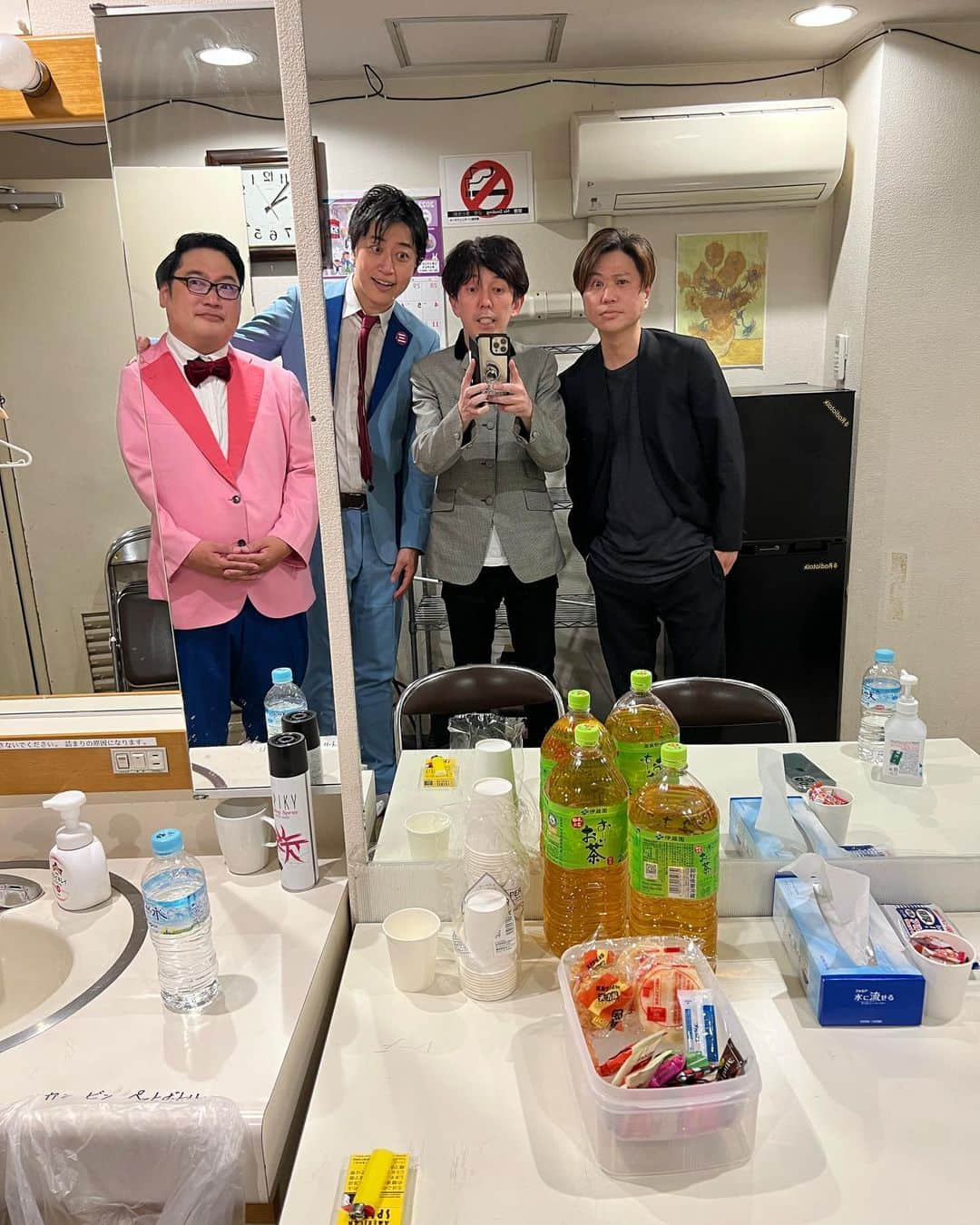 小堀裕之さんのインスタグラム写真 - (小堀裕之Instagram)「昨日は#三拍子 のイベントに 出させていただきました  めっちゃ楽しかったし 三拍子の2人が良い顔してた笑  #自撮りおじさん #他撮りおじさん #2丁拳銃 #二丁拳銃☓ #へドロットン #小堀 #ヘドロパパ #百式  #ヘドロットンチャンネル」6月8日 9時25分 - hedorotten