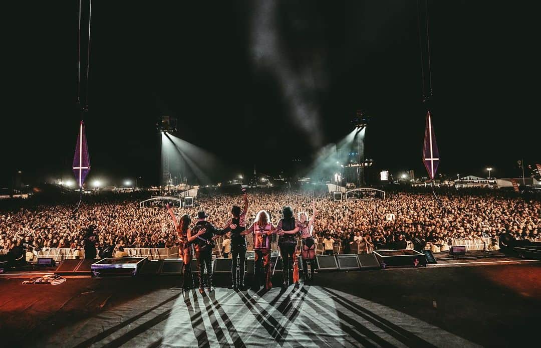 ヴィンス・ニールさんのインスタグラム写真 - (ヴィンス・ニールInstagram)「@swedenrockfestival 🇸🇪 Awesome show! Thank you #mötleycrüe」6月8日 15時02分 - thevinceneil