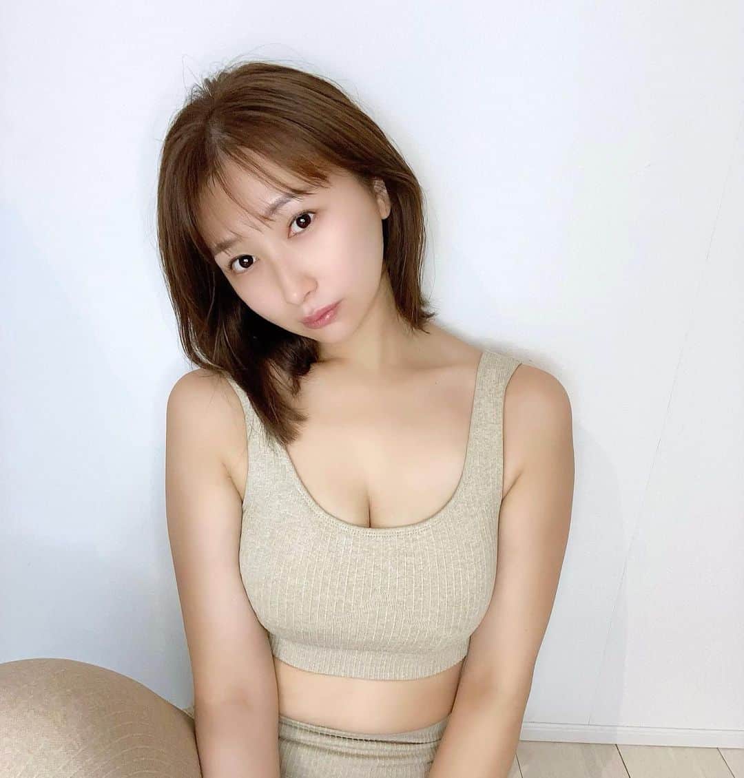 青木まりなのインスタグラム：「🧘🏻‍♀️🧘🏻‍♀️🧘🏻‍♀️  　 昨日食べすぎたから 今日は運動頑張る🥹  今日も１日がんばろうね♡              　　       . . .       #RIZIN #RIZINガール #RIZINガール2022 #ラウンドガール #ringgirl #キックボクシング #kickboxing #キックボクシング女子 #筋トレ女子 #筋トレ #トレーニング #ダイエット #training #diet #グラビア #グラビアアイドル #グラドル #ビジョビ #bijobi #gravure #guravureidol #偶像 #性感 #清秀 #性感 #美腿 #그라비아　#화보」