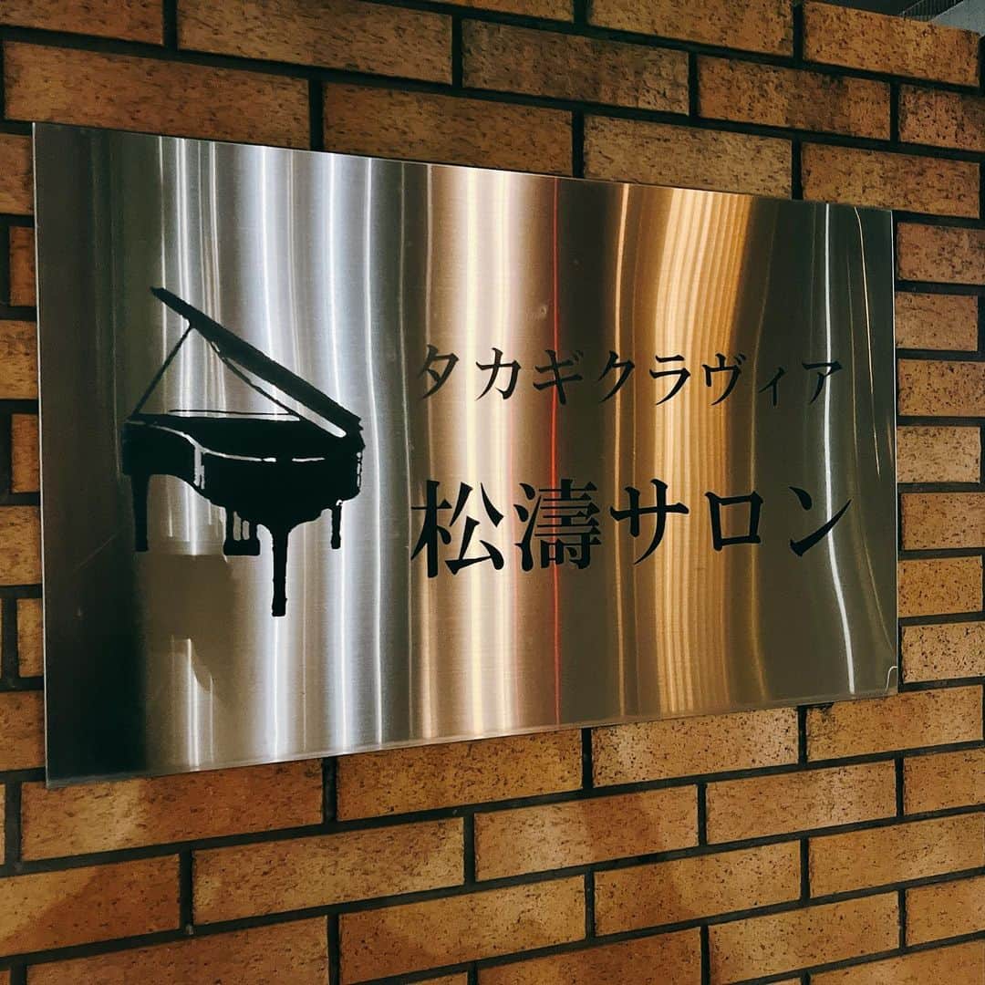 ミズノマリさんのインスタグラム写真 - (ミズノマリInstagram)「🎹 昨晩は 湯浅美和子ちゃん @miwako_yuasa の朗読劇を観に タカギクラヴィア松濤サロンへ。  ピアノの調律師をしているお友達と一緒に行ったので、 帰りにはタカギクラヴィアの社長高木さんのお話をたくさん聞くことができました。 ピアノの話、 調律の話、 興味深いことがたくさん😳  久しぶりにピアノが弾きたいな 久しぶりにクラシック音楽をいろいろ聴き直したいな と思った夜となりました🎹」6月8日 9時47分 - mari_mizuno