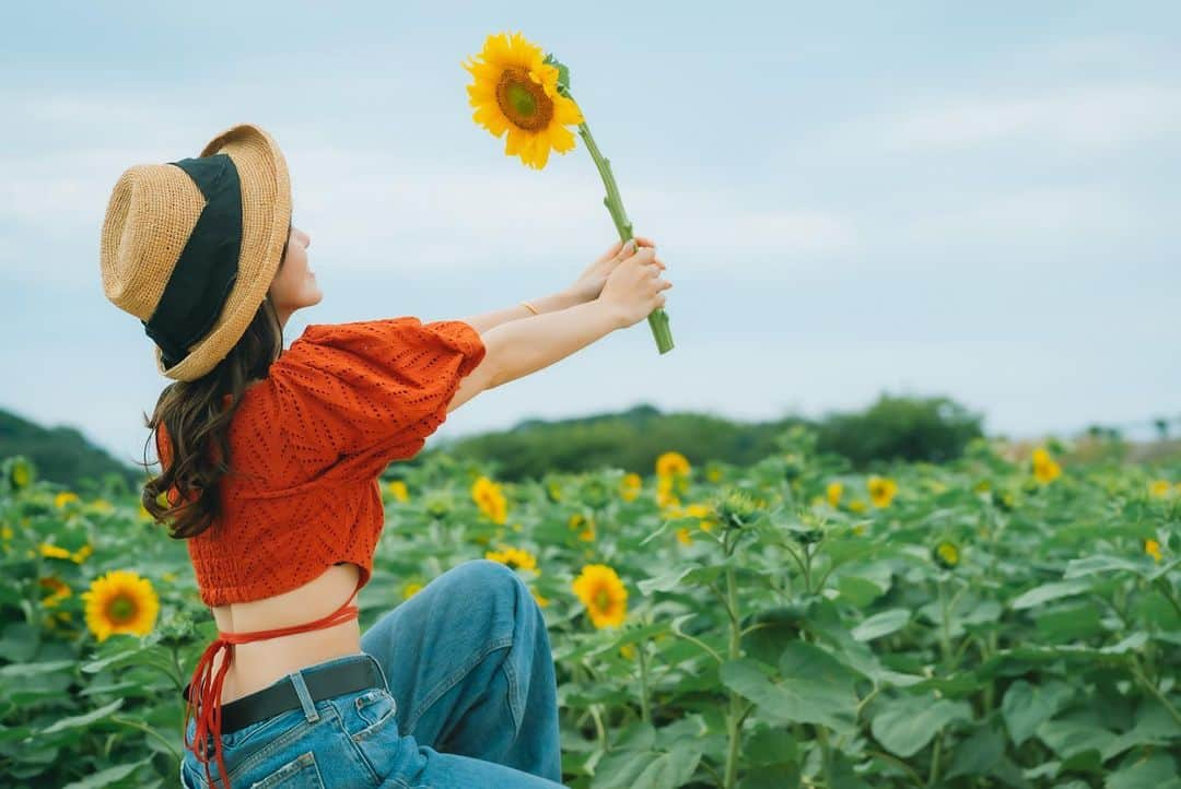 引地裕美さんのインスタグラム写真 - (引地裕美Instagram)「6月の向日葵🌻💛💛💛  #ひまわり畑 #向日葵 #知多半島 #ひまわり #花ひろば  #ゆうみ服 🧺#麦わら帽子 #ca4la #moussy #eimyistoire  #UMine #japan #옷스타그램 #데일리룩 #코디스타그램 #每日穿搭 #일본 #얼스타그램 #照片 #粉我 #japanesegirl」6月8日 10時00分 - yuumihikichi