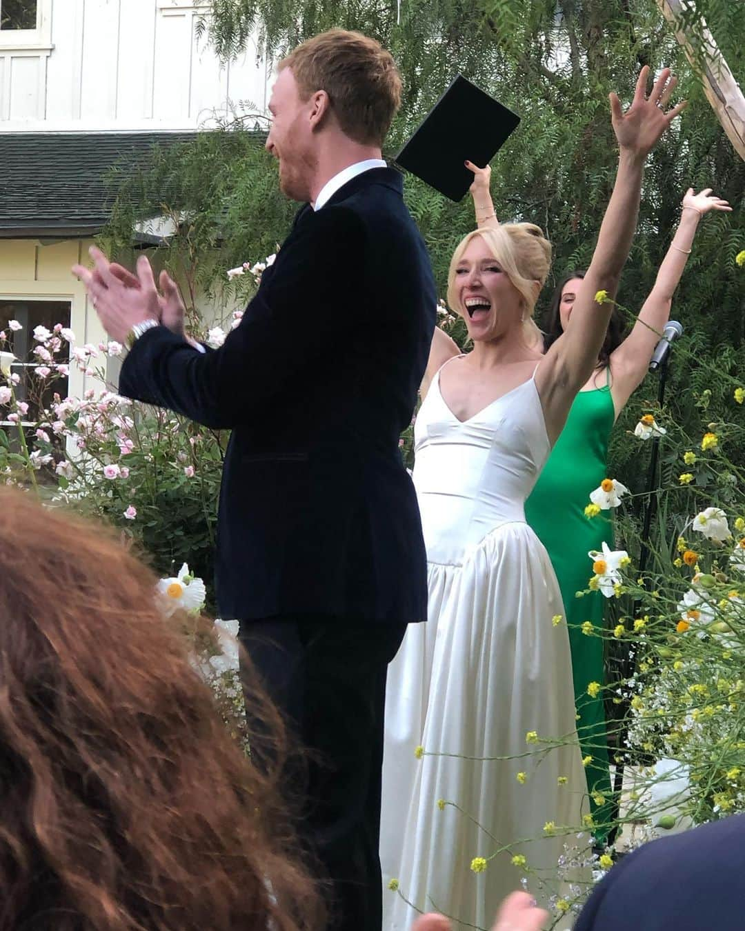 リー・トンプソンさんのインスタグラム写真 - (リー・トンプソンInstagram)「My Maddie got married to her Zach last weekend!!! It was beyond beautiful. We are so blessed to have so many wonderful friends and family. We had a so much fun. The chuppah was made from our beautiful old orange tree and Howie's Tallit. My brother in law Phillip made the delish cakes @zoeydeutch did it all as the maid of honor @laurentakespix sang so beautifully @elainakarras_ did makeup @bridgetbragerhair @levinelaw shot the video @maevewilson parttty planned @littlefish_echopark made a feast that fueled the nonstop dance party! Such beautiful vows and speeches! My heart and this one post is to small to contain my joy!! Welcome to to family Zach Carlisle! @zcarlisle #junebride #grateful #nodrama #love」6月8日 10時09分 - lea_thompson