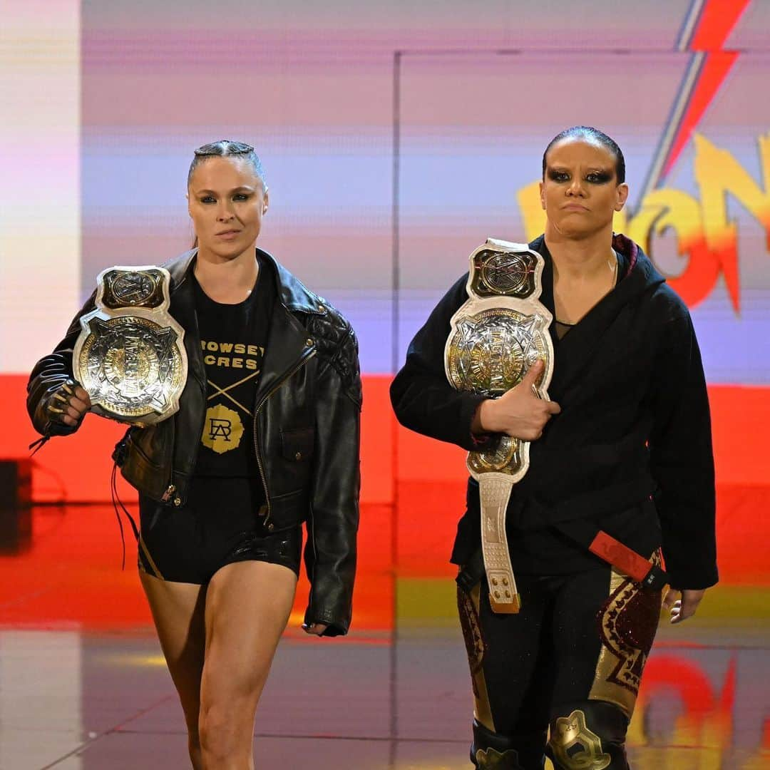 ロンダ・ラウジーさんのインスタグラム写真 - (ロンダ・ラウジーInstagram)「Damn we look good in gold @qosbaszler 🥇🥇 And my hair is a special kind of fantastic while cranking on @katana_wwe’s arm 💇🏼‍♀️thank you @thisisbabe ! #TagTeamChamps #AndStill」6月8日 10時03分 - rondarousey