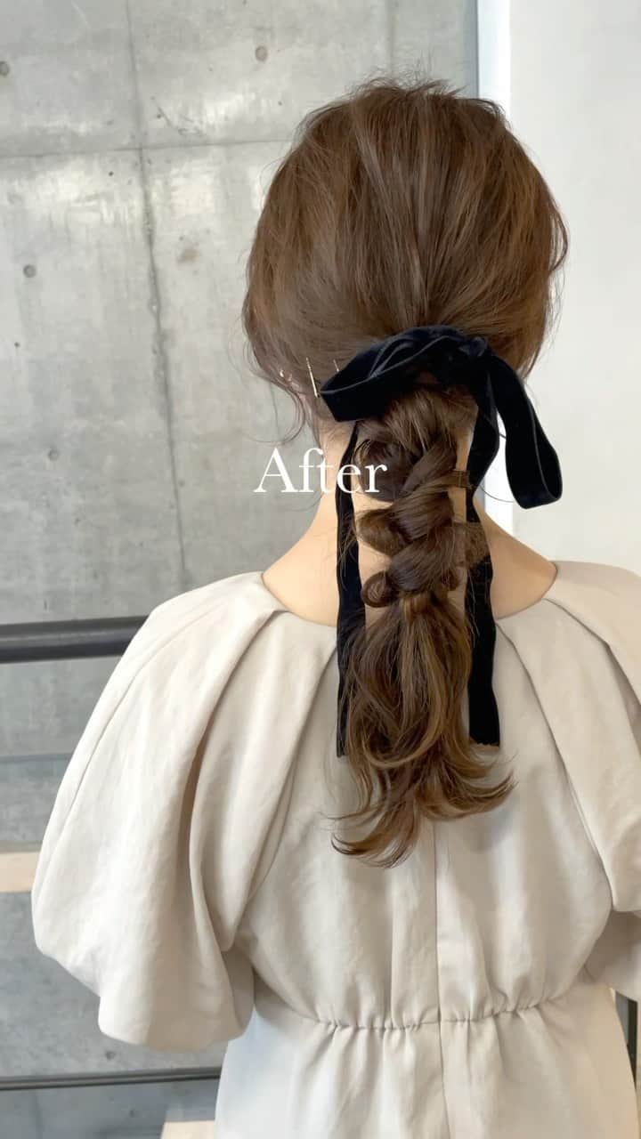吉田達弥のインスタグラム：「お客様 Before After ✨  cut ✂︎ 暑くなってきたので、 顔まわりは毛量少なめの韓国風バング🇰🇷 おくれ毛も太くないS字カールになるように✂︎  color ミントベージュで 赤みを抑えてツヤを出しました🍃  hair arrange 近々結婚式のお呼ばれがあるので、 練習がてら編み下ろしにしました👏✨  accessory @kiwaseisakujo  ベロアのリボン良いですよね✨  #ヘアアレンジ　#カット　#ヘアカラーベージュ  #ミントカラー  #レイヤーカットロング  #おくれ毛　#編み下ろし  #ヘアアクセサリー」