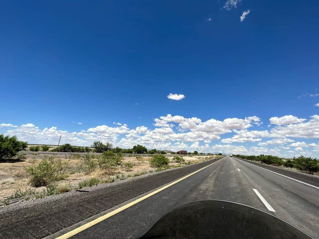 ロバート・パトリックさんのインスタグラム写真 - (ロバート・パトリックInstagram)「Tucson to Van Horn! #ride #roadtrip #america」6月8日 10時18分 - ripfighter