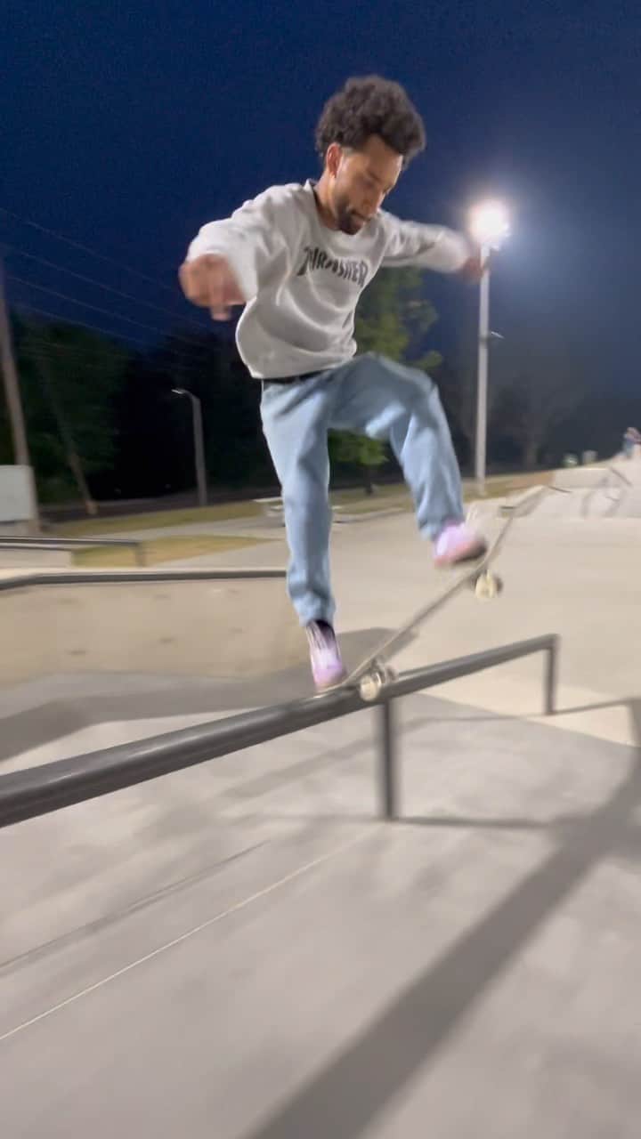 マウリオ・マッコイのインスタグラム：「Smokey sesh at Quakertown 💨」