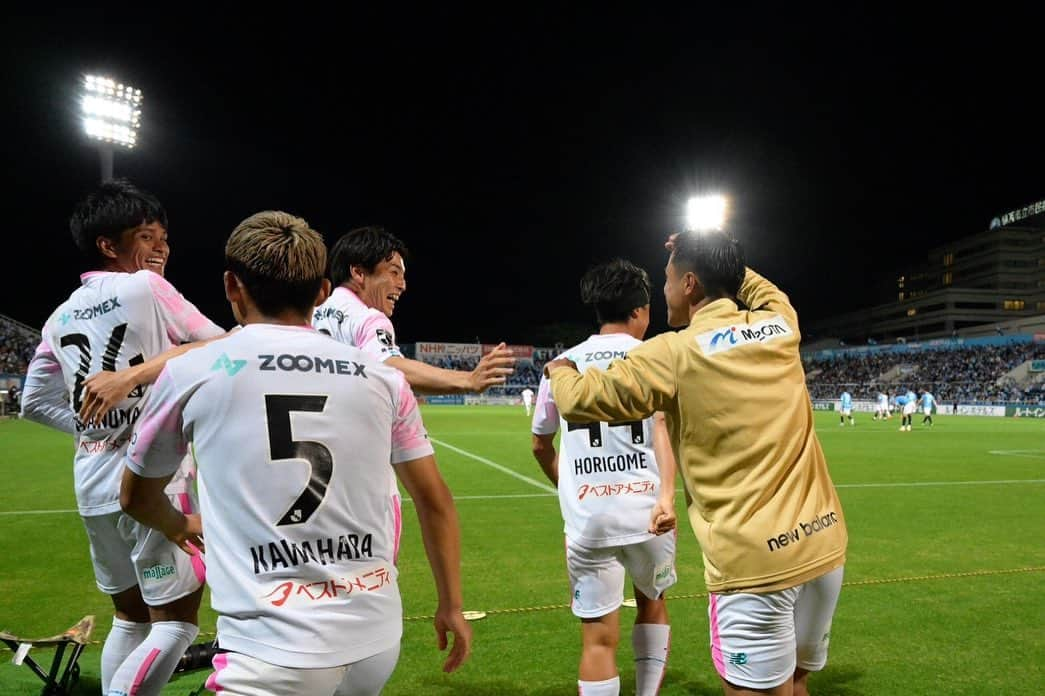 河田篤秀さんのインスタグラム写真 - (河田篤秀Instagram)「. vs 横浜FC  2-1 vs 宮崎　　5-1  一体感ある素晴らしい勝利！ そのピッチに立てていることがすごく嬉しい ただ、自分のプレーの質が低い もっとタフに もっと正確に 勝ちながら反省出来ることに感謝！ みんなありがとう！  #jleague #jリーグ  #サガン鳥栖 #河田篤秀  #現状維持は即衰退　  #アンダーアーマー」6月8日 10時44分 - atsushi_kawata_