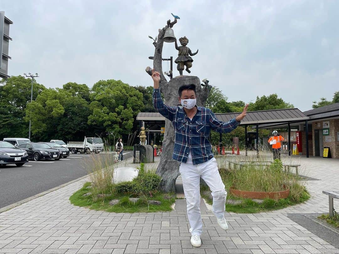 北川大介さんのインスタグラム写真 - (北川大介Instagram)「岐阜川島パーキング🅿️ 飛騨牛の串焼きのお店もありました。風の童子のオブジェがありまたまた撮影会。 これから番組収録の撮影なのに、どんだけ撮影が好きなん？^_^笑笑」6月8日 10時57分 - kitagawadaisuke_official