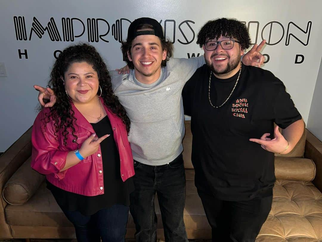 リコ・ロドリゲスさんのインスタグラム写真 - (リコ・ロドリゲスInstagram)「What “think fast” looks like for us 😂  • My boy @marcellohdz KILLED it last night at the @hollywoodimprov!  🔥🔥 LATINO POWER 🔥🔥」6月8日 11時03分 - starringrico