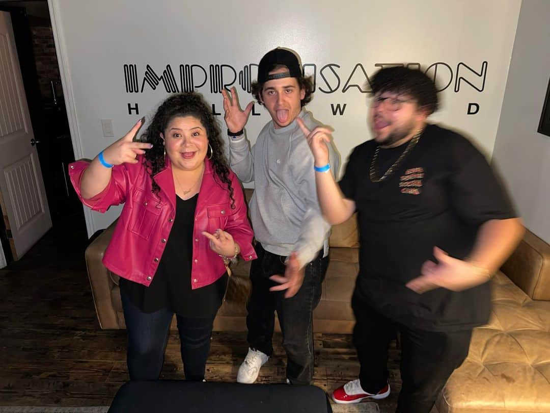 リコ・ロドリゲスのインスタグラム：「What “think fast” looks like for us 😂  • My boy @marcellohdz KILLED it last night at the @hollywoodimprov!  🔥🔥 LATINO POWER 🔥🔥」