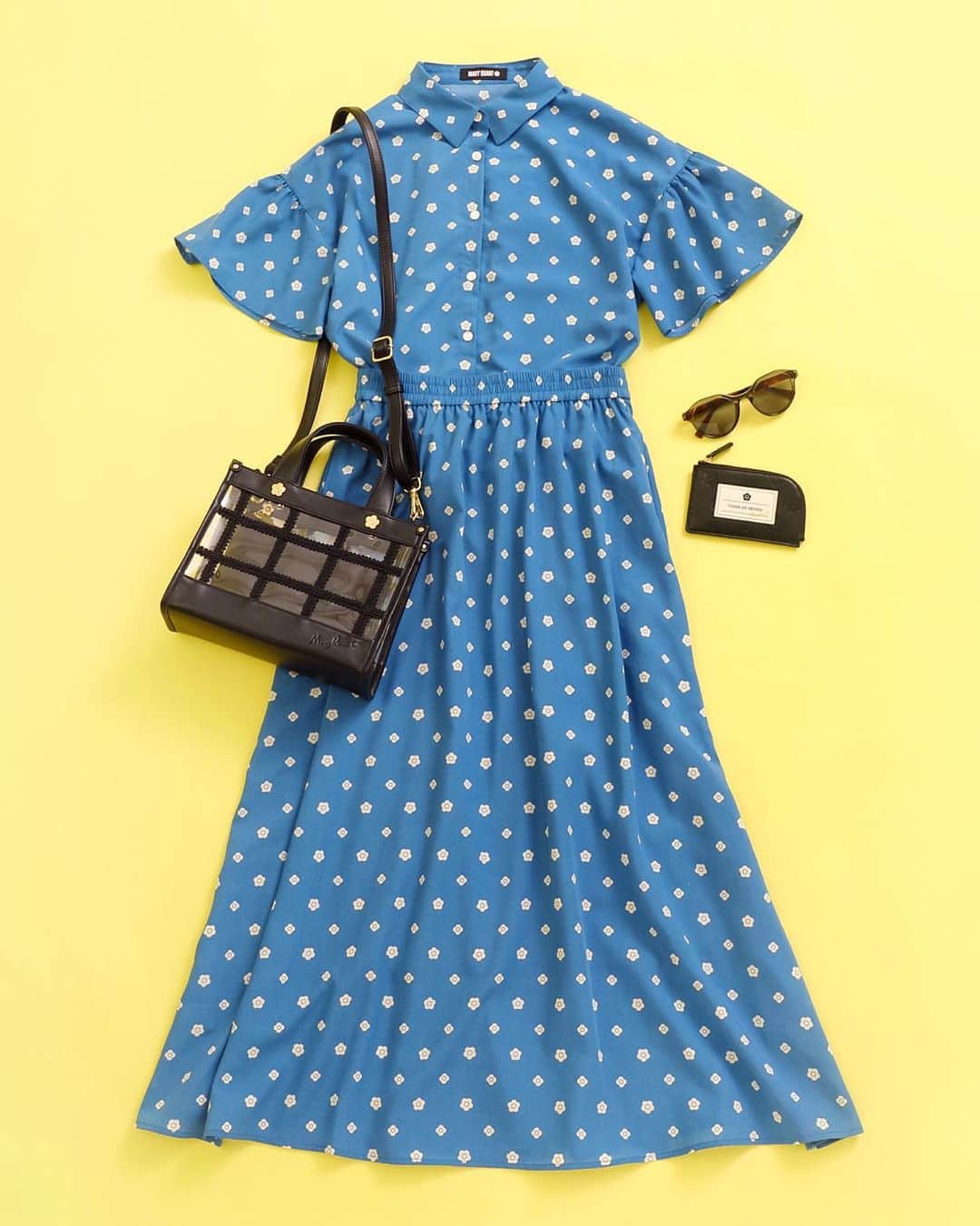 MARY QUANT officialのインスタグラム：「- #4ペタルレトロプリントブラウス #4ペタルレトロプリントスカート #クリア格子2WAYミニトート #メタルポイントバイカラーサングラス #ネームパッチフラグメントケース - #MARYQUANT #2023SUMMER #NEWITEMS #FASHION - #マリークヮント #ブラウス #スカート #セットアップ #バッグ #夏バッグ  #クリアバッグ #ミニバッグ #ショルダーバッグ #サングラス #フラグメントケース」