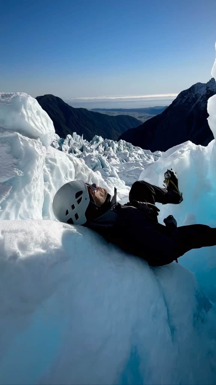 ケイティ・ロッツのインスタグラム：「🚁✨ Just had the most incredible adventure on a helicopter hike through Franz Josef Glacier in New Zealand! 🏔️😍 Felt like we got dropped off at a alien ice planet and the chopper ride itself was dope hovering above the stunning ice formations. ❄️🚁  I can’t express enough gratitude to the kick ass guides Rooke & team who led us through this icy paradise. Their expertise and passion for this natural wonder made the journey even more memorable. 🙌💙 @franzjosefglacierguides   If you ever find yourself in New Zealand, I highly recommend adding a helicopter hike on Franz Josef Glacier to your bucket list. It’s an adventure that will leave you in awe of Mother Nature’s majestic creations. 🚁🗻💫 #HelicopterHike #GlacierAdventure #FranzJosefNZ #NaturalWonders #NewZealandBeauty #franzjosefglacierguides」