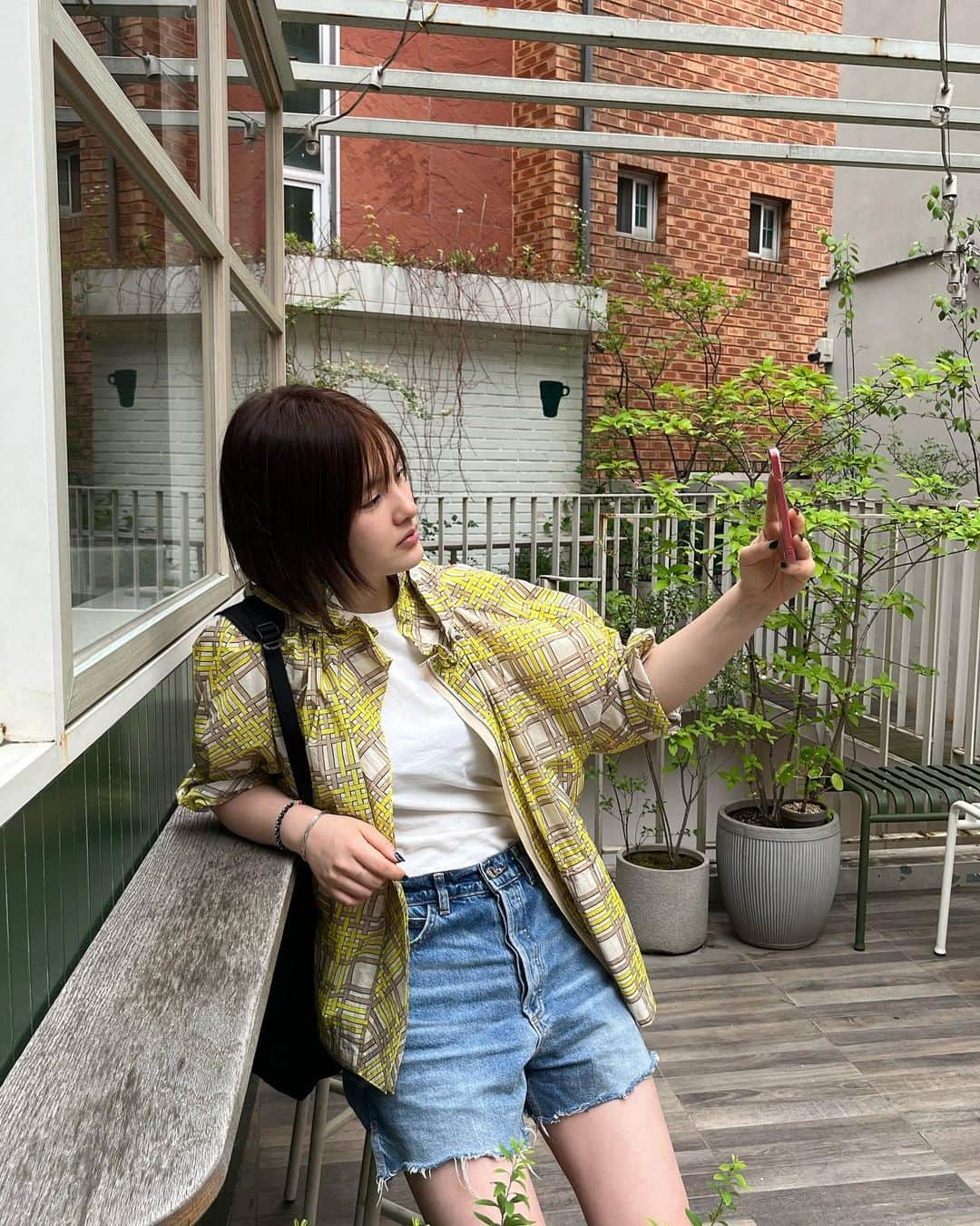 キム・ヨンジのインスタグラム：「덕형형님이랑 닥스랑 콩콩콩 💗 #닥스아트콜라보 #DAKSXDHL」