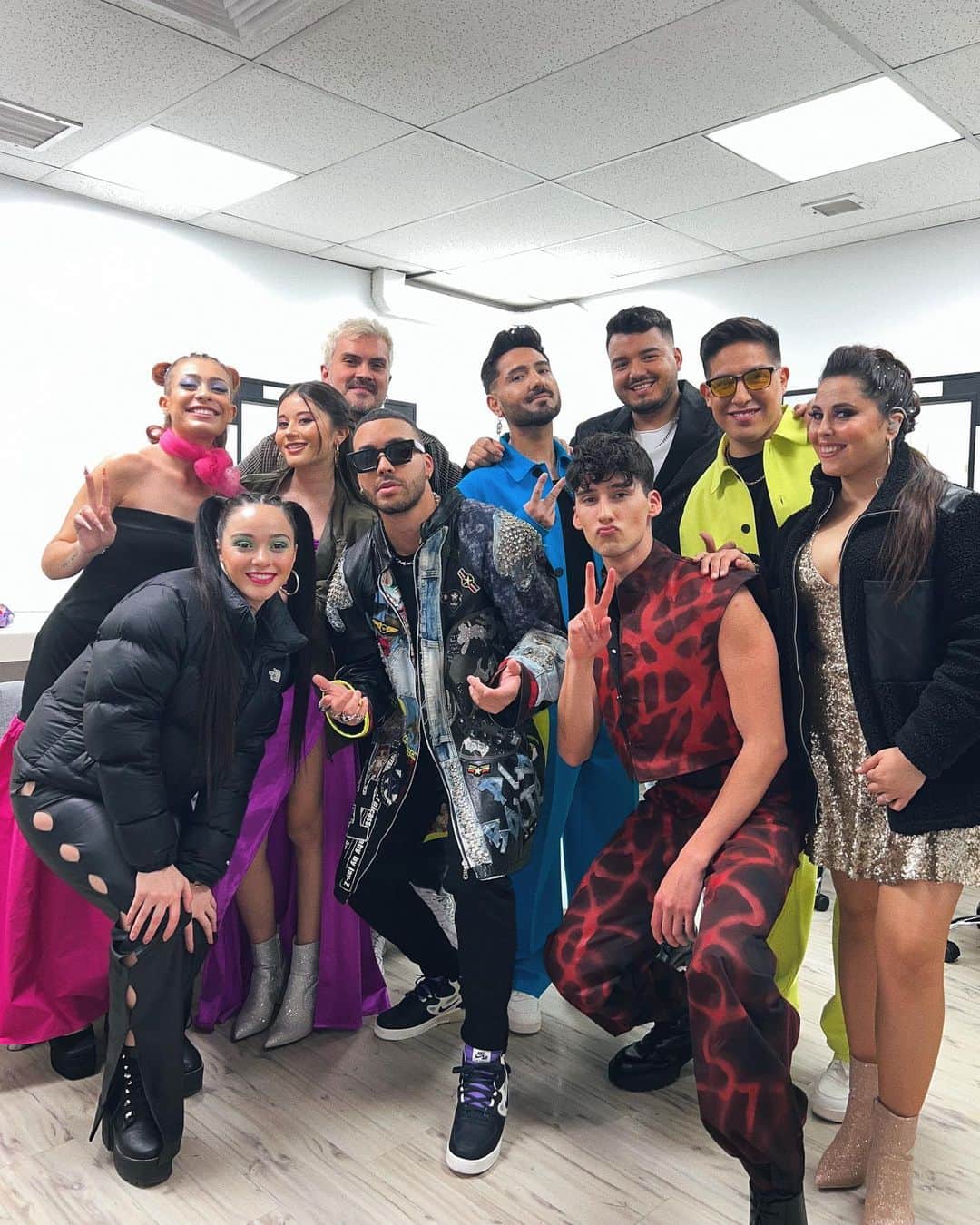 プリンス・ロイスのインスタグラム：「El #TeamRoyce esta noche en Vivola!! 🔥🔥🔥」