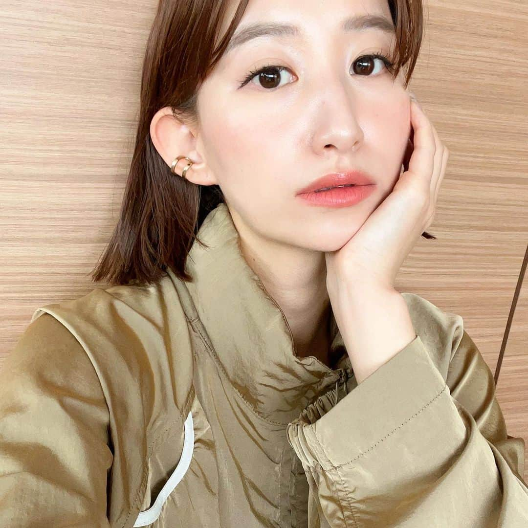 伊藤沙菜さんのインスタグラム写真 - (伊藤沙菜Instagram)「・ 最近お肌めちゃくちゃ褒められる🥹✌🏻 ㅤㅤㅤㅤㅤㅤㅤㅤㅤㅤㅤㅤㅤ 腸活で質の良い💩💗なのももちのろんですが🥹（爆笑） @easypeasy_inc  ㅤㅤㅤㅤㅤㅤㅤㅤㅤㅤㅤㅤㅤ 合法のドーピングwと名付けている sugata（ @sugataolo ）のレチノールを導入させるフェイシャルエステがめっちゃめっちゃ良くて お肌の調子ととのえたい方はだまされたと思って行ってみてほしい🥹🔥（本気） 今まで色々してきたが1番かも🥹🔥 ㅤㅤㅤㅤㅤㅤㅤㅤㅤㅤㅤㅤㅤ 【伊藤沙菜のインスタ見ました✨】で レチノール 初回4,000円😏ボディー初回 3,000円😏でできます😇  続けたい方も伊藤沙菜割りあるそうなので使って😏ㅤㅤㅤㅤㅤㅤㅤㅤㅤㅤㅤㅤㅤ ㅤㅤㅤㅤㅤㅤㅤㅤㅤㅤㅤㅤㅤ マリ（ック）社長に交渉したんだけど、みんなも行くことによりあたしもお得にできるさ爆笑←ずりぃ爆笑 ㅤㅤㅤㅤㅤㅤㅤㅤㅤㅤㅤㅤㅤ 美容はなかなかお金がかかるから 共に少しでもお得に美しくなろうZE😇 ㅤㅤㅤㅤㅤㅤㅤㅤㅤㅤㅤㅤㅤ 気になる方はsugataのインスタにDMしてみてください🤗 @sugataolo  ㅤㅤㅤㅤㅤㅤㅤㅤㅤㅤㅤㅤㅤ あとは、REVIの幹細胞と針が入ってるファンデーションはもうやめられません😇 ファンデつけたらむくみとれるのが早い😇🔥 これ以上のファンデーションにももうなかなか出会えないだろう😇 美容好きのMEGUMIさんや田中みな実さんも愛用ブランドと言ったら信用が増すしょ？😇←ミーハーw @revi_hokkaido  ㅤㅤㅤㅤㅤㅤㅤㅤㅤㅤㅤㅤㅤ これからも美容に関する、自分だけじゃなくてそこのあなたにもw喜んでもらえるであろう情報アップします😏✌🏻 ㅤㅤㅤㅤㅤㅤㅤㅤㅤㅤㅤㅤㅤㅤㅤㅤㅤㅤㅤㅤㅤㅤㅤㅤㅤㅤ 美容に関してはあたしの美容好きフォロワーさんの行動力まぢで早いからちゃんとあたしが良いと実感したものだけお伝えしますからね😋安心してね😋気に入ってもらえたらいいな😋  ㅤㅤㅤㅤㅤㅤㅤㅤㅤㅤㅤㅤㅤ #札幌美容 #札幌エステ #sugata #revi #0分搗きこがね玄米糀」6月8日 12時00分 - 37room_official