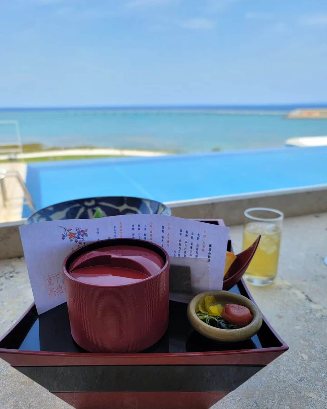 黛実希さんのインスタグラム写真 - (黛実希Instagram)「瀬長島ホテルの朝食🍽️🌽🧅🍳❤️ @senagajimahotel 海を見ながら朝食気持ち良すぎたし お料理が本当においしすぎた🫶🏻 温泉もあって、プールもあって、お料理美味しくて、ホテルきれいで、そして何より大好きな飛行機が目の前で見れて最高なホテルでした💕  これで沖縄投稿ついに最後です😂💕 (本当はまだあるけどキリないからいつか載せます( ･ิω･ิ)w)  #沖縄#沖縄旅行#沖縄グルメ#瀬長島#瀬長島ウミカジテラス#瀬長島ホテル#ウミカジテラス#沖縄カフェ#沖縄ホテル#沖縄観光#ひとり旅#ひとり旅女子#おひとりさま女子#おひとりさま時間#女子ひとり旅#タビジョ#혼자여행#오키나와#오키나와여행#오키나와맛집#오키나와카페#세나가지마#비키니#水着」6月8日 12時08分 - candymiiiki