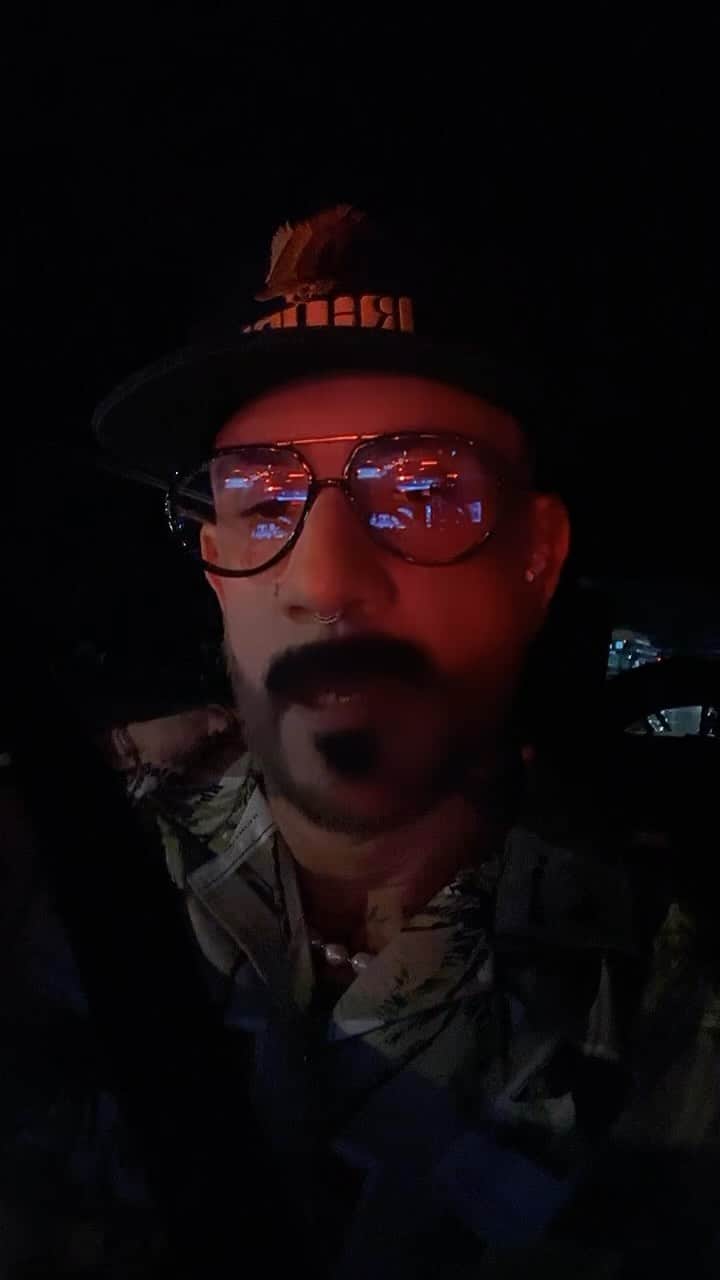 A.J.のインスタグラム：「Now I know what it feels like to go to a Backstreet Boys concert. This is insane lol.」