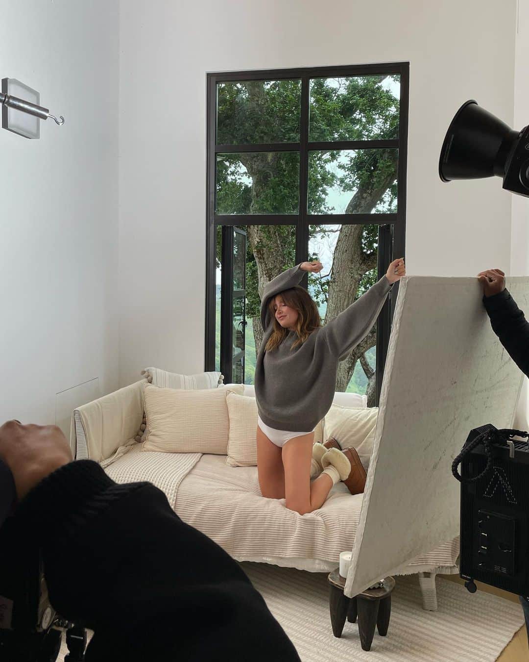 アシュレイ・ティスデイルのインスタグラム：「feeling present and grounded 🧘🏼‍♀️」