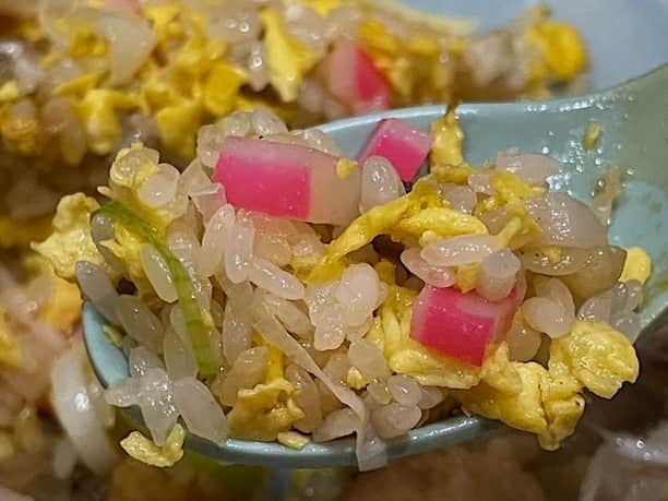 小野瀬雅生さんのインスタグラム写真 - (小野瀬雅生Instagram)「不動前の味一で背脂炒飯ウマウマウー☆セアブラチャーハン☆なるとたっぷりの炒飯にやわらかく煮込まれたとろとろ背脂がこれまたたっぷり載ってスキスキスー☆とろとろ肉炒飯の趣☆隙のない味わい☆旨味がドンズバ☆ハマりそう☆スープも濃厚でたまらん☆ダイスキデス♫ #背脂炒飯 #味一 #不動前 #目黒 #小野瀬雅生 #onosemasao #ウマウマウー #セアブラチャーハン #スキスキスー #とろとろ #隙のない味わい #ドンズバ #ハマりそう #ダイスキデス」6月8日 12時39分 - onosemasao