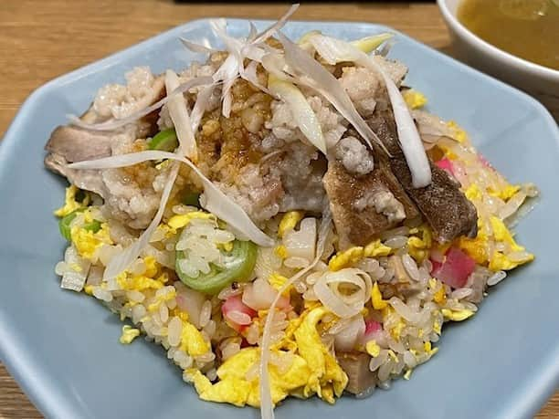 小野瀬雅生さんのインスタグラム写真 - (小野瀬雅生Instagram)「不動前の味一で背脂炒飯ウマウマウー☆セアブラチャーハン☆なるとたっぷりの炒飯にやわらかく煮込まれたとろとろ背脂がこれまたたっぷり載ってスキスキスー☆とろとろ肉炒飯の趣☆隙のない味わい☆旨味がドンズバ☆ハマりそう☆スープも濃厚でたまらん☆ダイスキデス♫ #背脂炒飯 #味一 #不動前 #目黒 #小野瀬雅生 #onosemasao #ウマウマウー #セアブラチャーハン #スキスキスー #とろとろ #隙のない味わい #ドンズバ #ハマりそう #ダイスキデス」6月8日 12時39分 - onosemasao