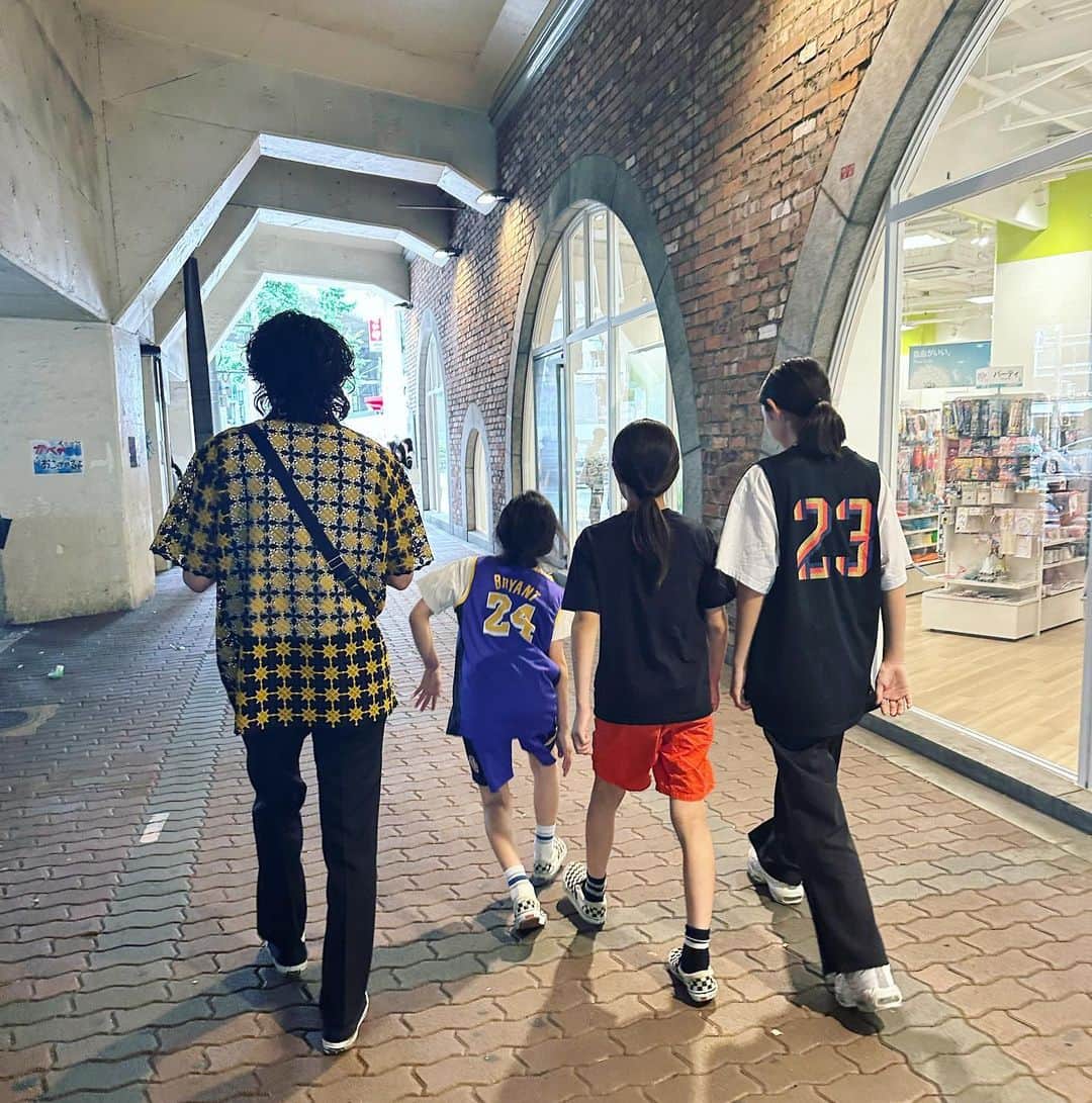 のインスタグラム：「25番か22番 ほしいとこ🫥  #3brothers #3BOYS #男の子　#男の子ママ #男の子子育て　#dancekids #kidsdance #パパと息子」
