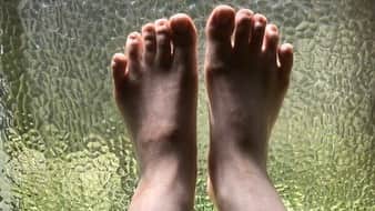 m.mowbrayさんのインスタグラム写真 - (m.mowbrayInstagram)「靴が臭くなる原因 . . 梅雨を感じさせる、暑くむしむしする日々が続いていますね。 玄関周りや履いてる靴のニオイ、気になりませんか？  今日は靴が臭くなる原因についてご紹介していきます！  --------------- @｜ハイライト ▶▶▶靴が臭い ---------------  #靴磨き  #靴修理  #靴を磨けば未来も輝く #買えない価値が輝き出す #靴磨きは価値磨きです  #靴磨き  #靴修理  #シューシャイン  #シューケア #ハイシャイン #鏡面磨き #shoeshine #靴磨き選手権大会 #靴磨き選手権大会2023  #ハイシャイン  #鏡面仕上げ  #鏡面磨き  #ハイシャインプライマー  #ミラーフィニッシャー」6月8日 12時55分 - m.mowbray