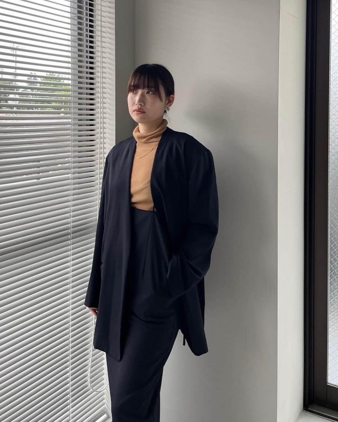 ETRÉ TOKYO ストアさんのインスタグラム写真 - (ETRÉ TOKYO ストアInstagram)「@etretokyo  【'23 Autumn Pre Order】 ㅤㅤㅤ ㅤㅤ #ETREシアーニットボディースーツ WHITE / GREY / BROWN F size ¥22,000(tax in) ㅤㅤ  新宿スタッフ @etretokyo_maki 161cm ㅤㅤㅤ ㅤ本社スタッフ @etretokyo_sorami  162cm ㅤㅤ  着用カラー：BROWN ㅤㅤㅤ  ┈┈┈┈┈┈┈┈┈┈┈┈┈┈┈  【INFORMATION】 ⁡ ⁡ ETRÉ TOKYOでは 秋の先行予約会を開催いたします。  -開催期間-  ◼️LUMINE SHINJUKU 6/8(thu) - 6/14(wed)  ◼️ONLINE STORE 6/8(thu)19:00 - 6/15(thu)11:59  ※予約受注会となります。 新宿店にてサンプルのご用意もございますので ご試着も可能です。 予約枠に上限がございます。  ※予約商品の画像はサンプルで撮影しております。 実際の製品とは仕様や素材、サイズや色味等が多少異なる場合がございます。  ※お電話でのご予約はできかねます。  ※ご予約後のキャンセルは致しかねます。 お支払いは後払いになります。  ※混雑時には入場制限及び試着点数 の制限を設けさせて頂きます。 また、混雑時にはお電話がつながりにくい 可能性がございます。  予めご了承ください。 ⁡ ⁡ ご理解、ご協力を賜りますよう 心よりお願い申し上げます。 ⁡ ⁡  ㅤㅤㅤ ㅤㅤㅤ 【LUMINE SHINJUKU STORE】 ETRÉ TOKYO ルミネ新宿2店 TEL：03-5989-0979 ー営業時間ー (平日、土日祝)11:00-21:00  ⁡ #etretokyo #etre  #fashion #etretokyoshinjuku #2023etre #etretokyo_staff_ootd #2023aw #受注会 #先行予約 #プレオーダー #スタッフコーディネート #スタッフスナップ #秋服コーデ #ルミネ新宿2 #ブラウンコーデ #シアーニット #タートルニット #ボディースーツ #秋カラーコーデ #タックパンツ ⁡ ㅤㅤㅤ」6月8日 20時10分 - etretokyo_store