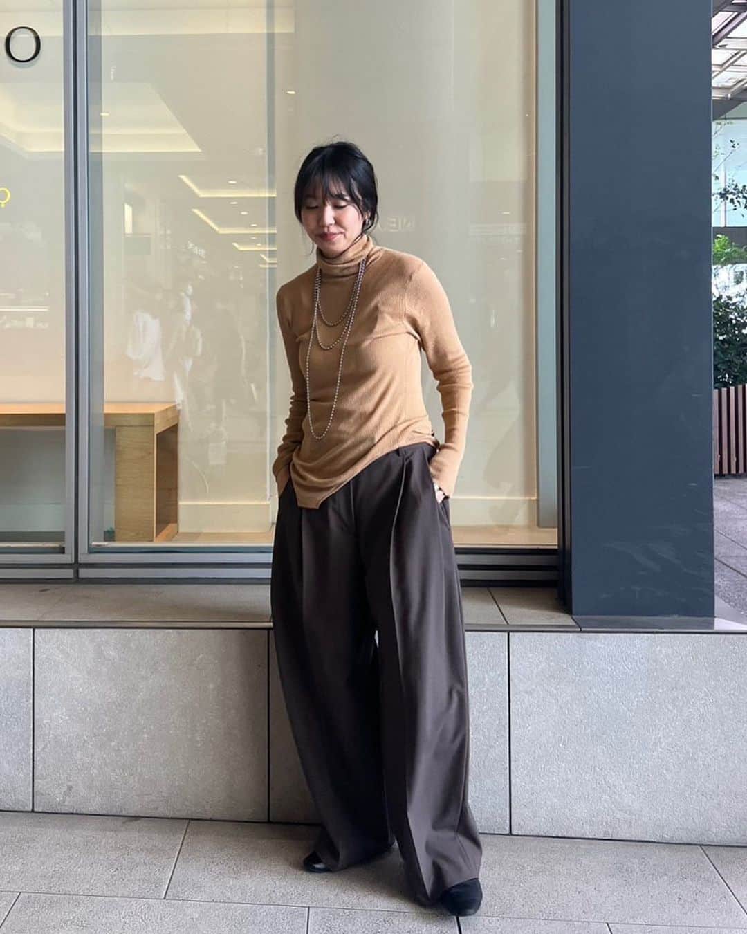 ETRÉ TOKYO ストアさんのインスタグラム写真 - (ETRÉ TOKYO ストアInstagram)「@etretokyo  【'23 Autumn Pre Order】 ㅤㅤㅤ ㅤㅤ #ETREシアーニットボディースーツ WHITE / GREY / BROWN F size ¥22,000(tax in) ㅤㅤ  新宿スタッフ @etretokyo_maki 161cm ㅤㅤㅤ ㅤ本社スタッフ @etretokyo_sorami  162cm ㅤㅤ  着用カラー：BROWN ㅤㅤㅤ  ┈┈┈┈┈┈┈┈┈┈┈┈┈┈┈  【INFORMATION】 ⁡ ⁡ ETRÉ TOKYOでは 秋の先行予約会を開催いたします。  -開催期間-  ◼️LUMINE SHINJUKU 6/8(thu) - 6/14(wed)  ◼️ONLINE STORE 6/8(thu)19:00 - 6/15(thu)11:59  ※予約受注会となります。 新宿店にてサンプルのご用意もございますので ご試着も可能です。 予約枠に上限がございます。  ※予約商品の画像はサンプルで撮影しております。 実際の製品とは仕様や素材、サイズや色味等が多少異なる場合がございます。  ※お電話でのご予約はできかねます。  ※ご予約後のキャンセルは致しかねます。 お支払いは後払いになります。  ※混雑時には入場制限及び試着点数 の制限を設けさせて頂きます。 また、混雑時にはお電話がつながりにくい 可能性がございます。  予めご了承ください。 ⁡ ⁡ ご理解、ご協力を賜りますよう 心よりお願い申し上げます。 ⁡ ⁡  ㅤㅤㅤ ㅤㅤㅤ 【LUMINE SHINJUKU STORE】 ETRÉ TOKYO ルミネ新宿2店 TEL：03-5989-0979 ー営業時間ー (平日、土日祝)11:00-21:00  ⁡ #etretokyo #etre  #fashion #etretokyoshinjuku #2023etre #etretokyo_staff_ootd #2023aw #受注会 #先行予約 #プレオーダー #スタッフコーディネート #スタッフスナップ #秋服コーデ #ルミネ新宿2 #ブラウンコーデ #シアーニット #タートルニット #ボディースーツ #秋カラーコーデ #タックパンツ ⁡ ㅤㅤㅤ」6月8日 20時10分 - etretokyo_store