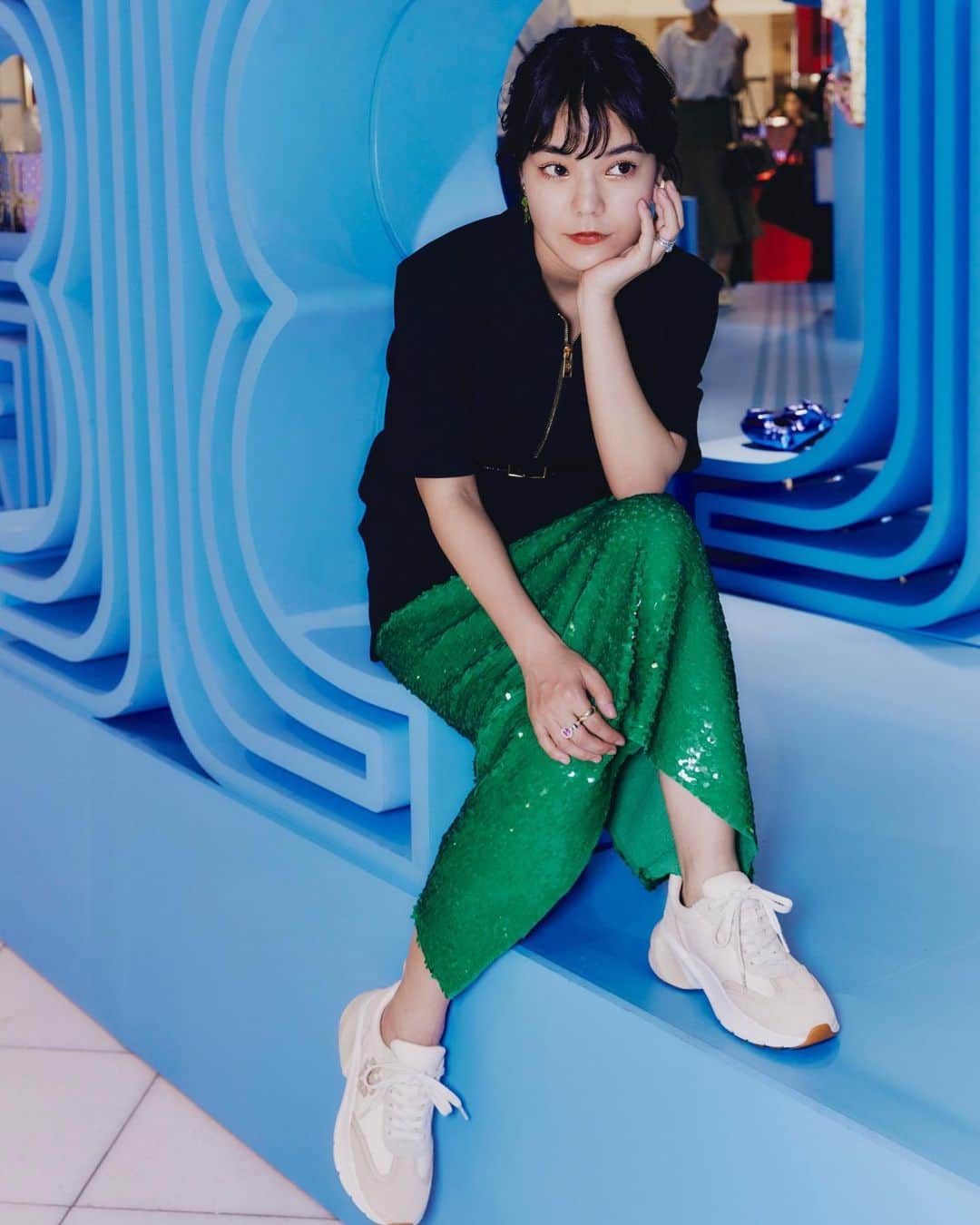 長澤メイのインスタグラム：「💙🐬🐚🦋🧜‍♀️🤍 @toryburch  #toryburch #トリーバーチ」